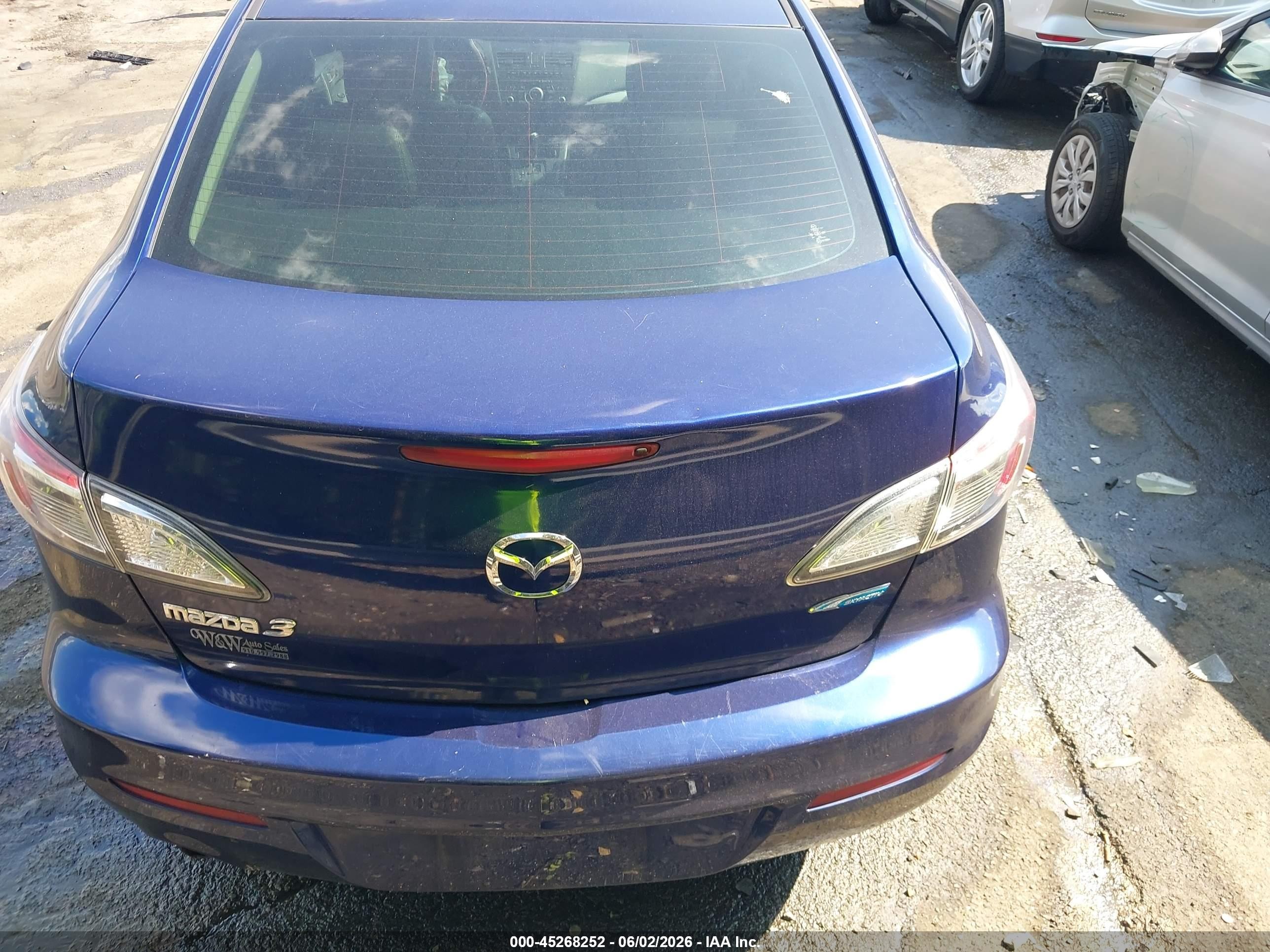 2013 Mazda Mazda3 I Touring Blue vin: JM1BL1VP8D1808463