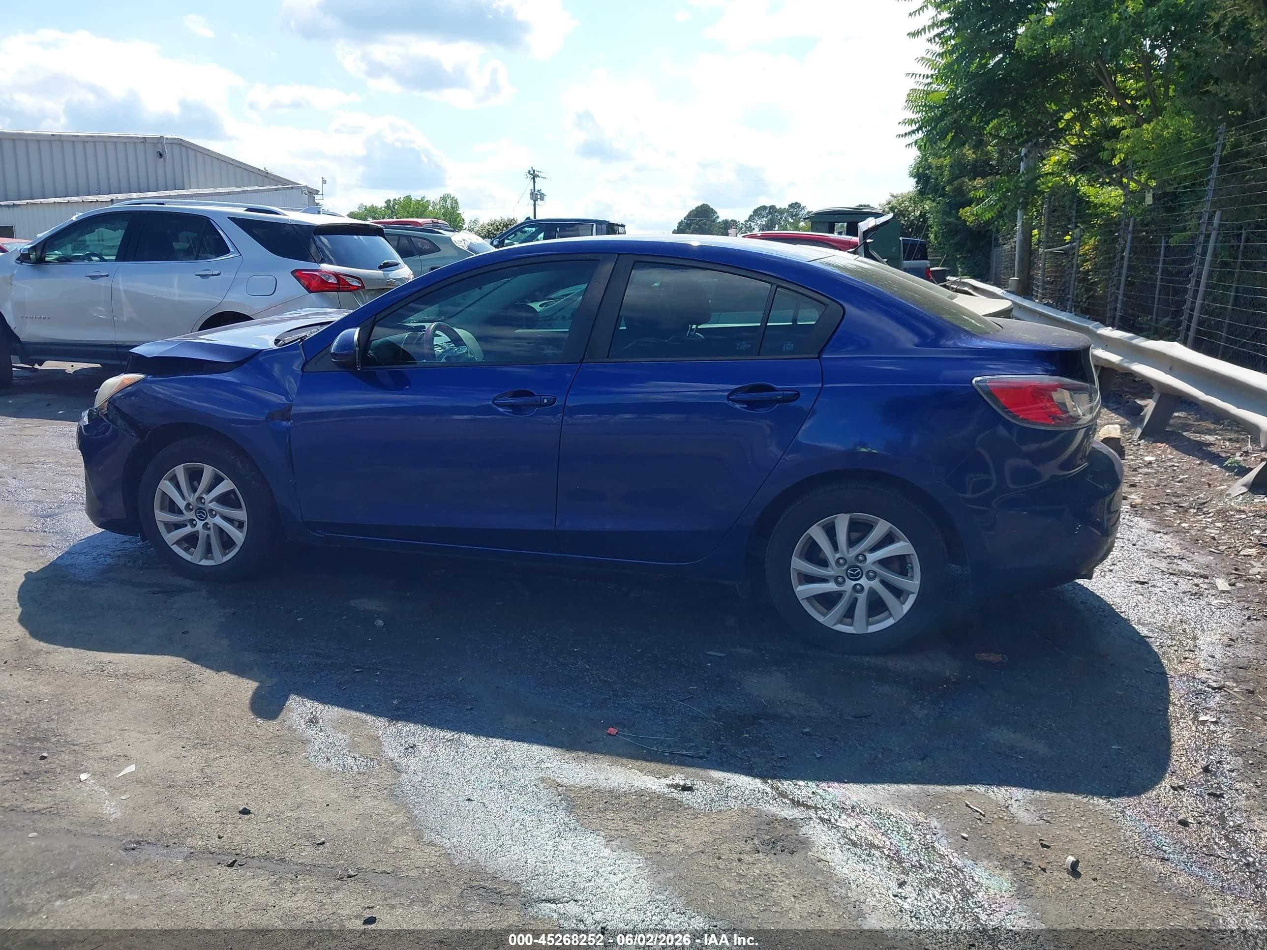 2013 Mazda Mazda3 I Touring Blue vin: JM1BL1VP8D1808463