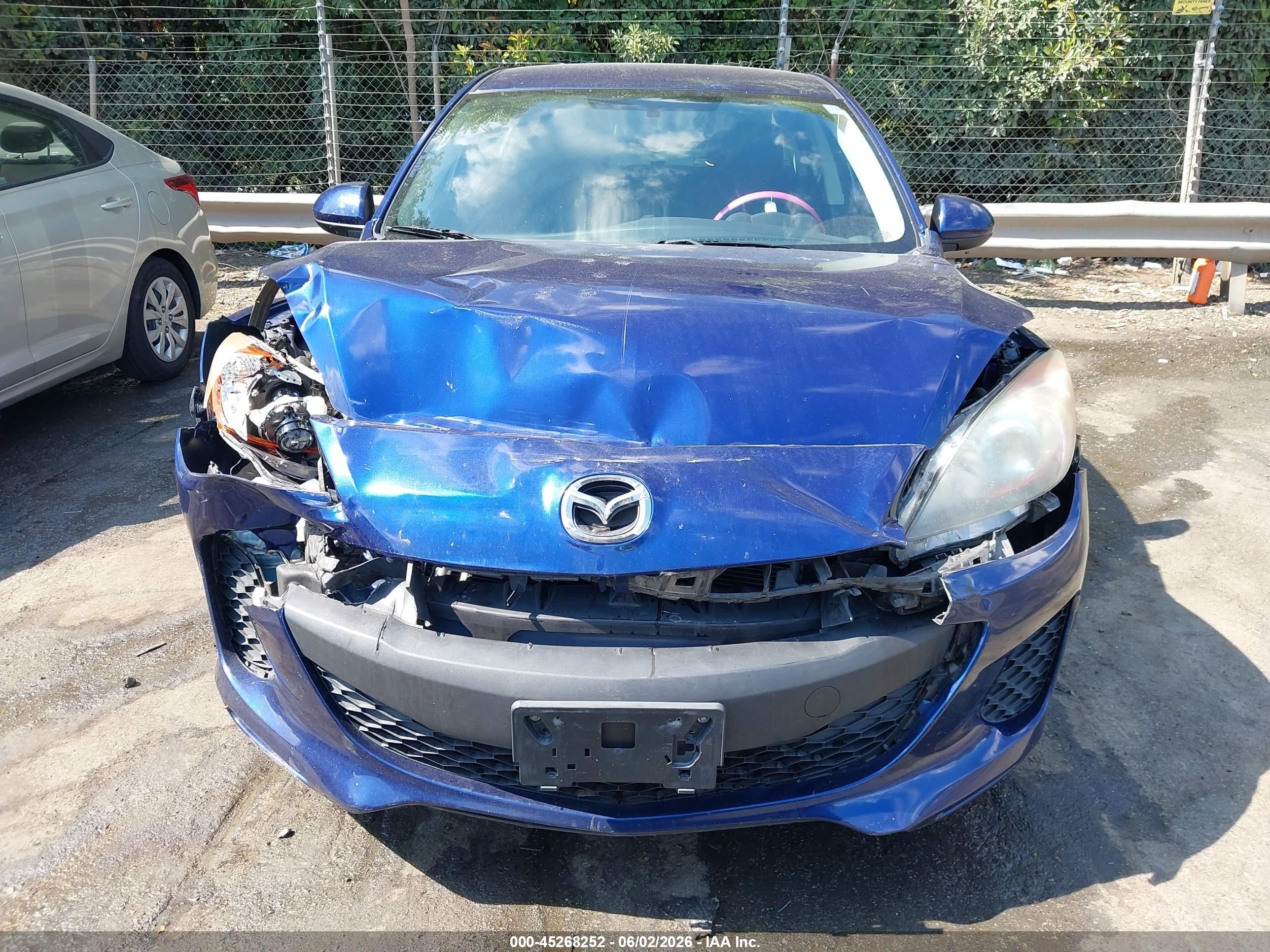 2013 Mazda Mazda3 I Touring Blue vin: JM1BL1VP8D1808463