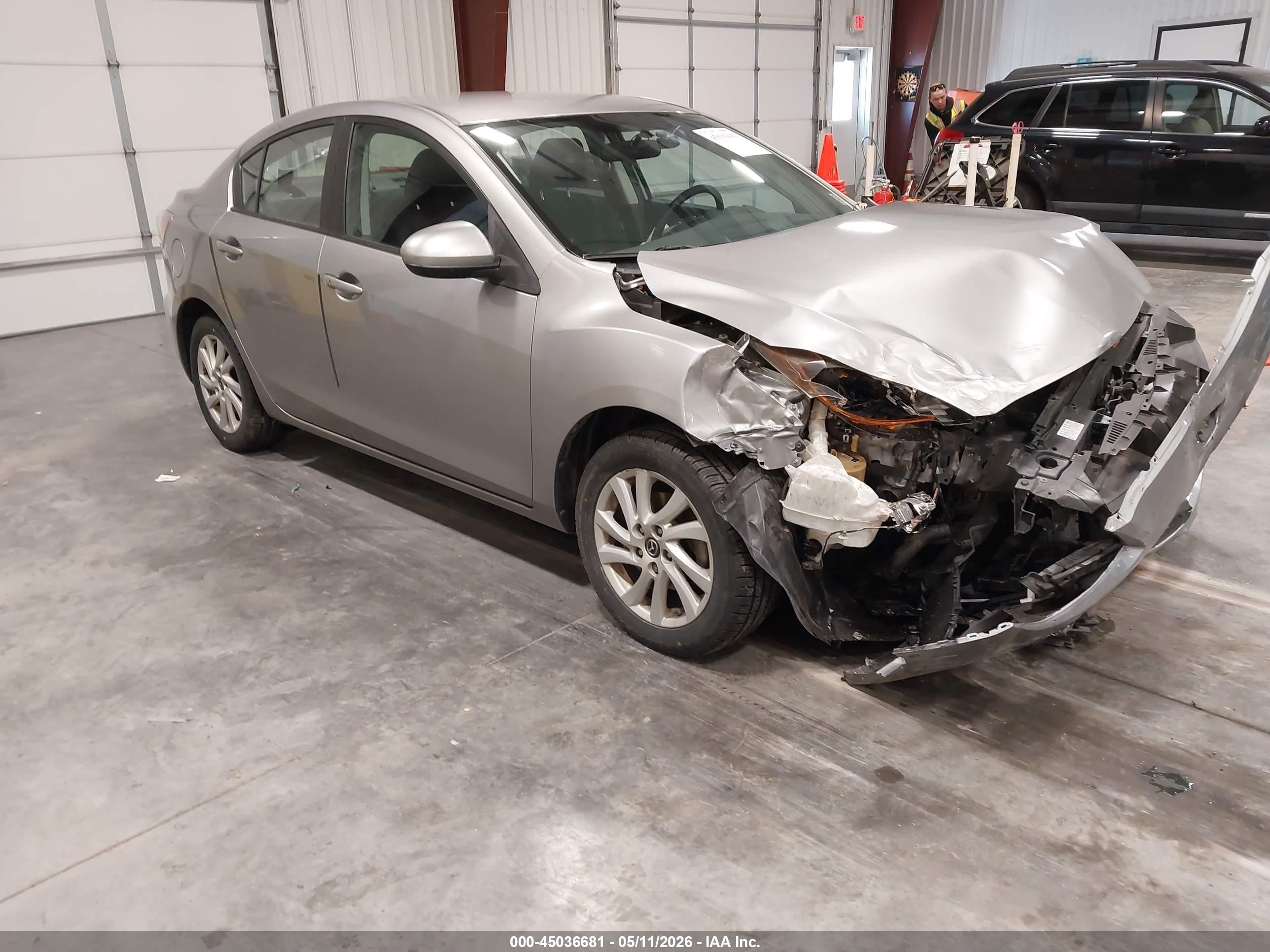 2013 Mazda Mazda3 I Touring Silver vin: JM1BL1VP9D1813851