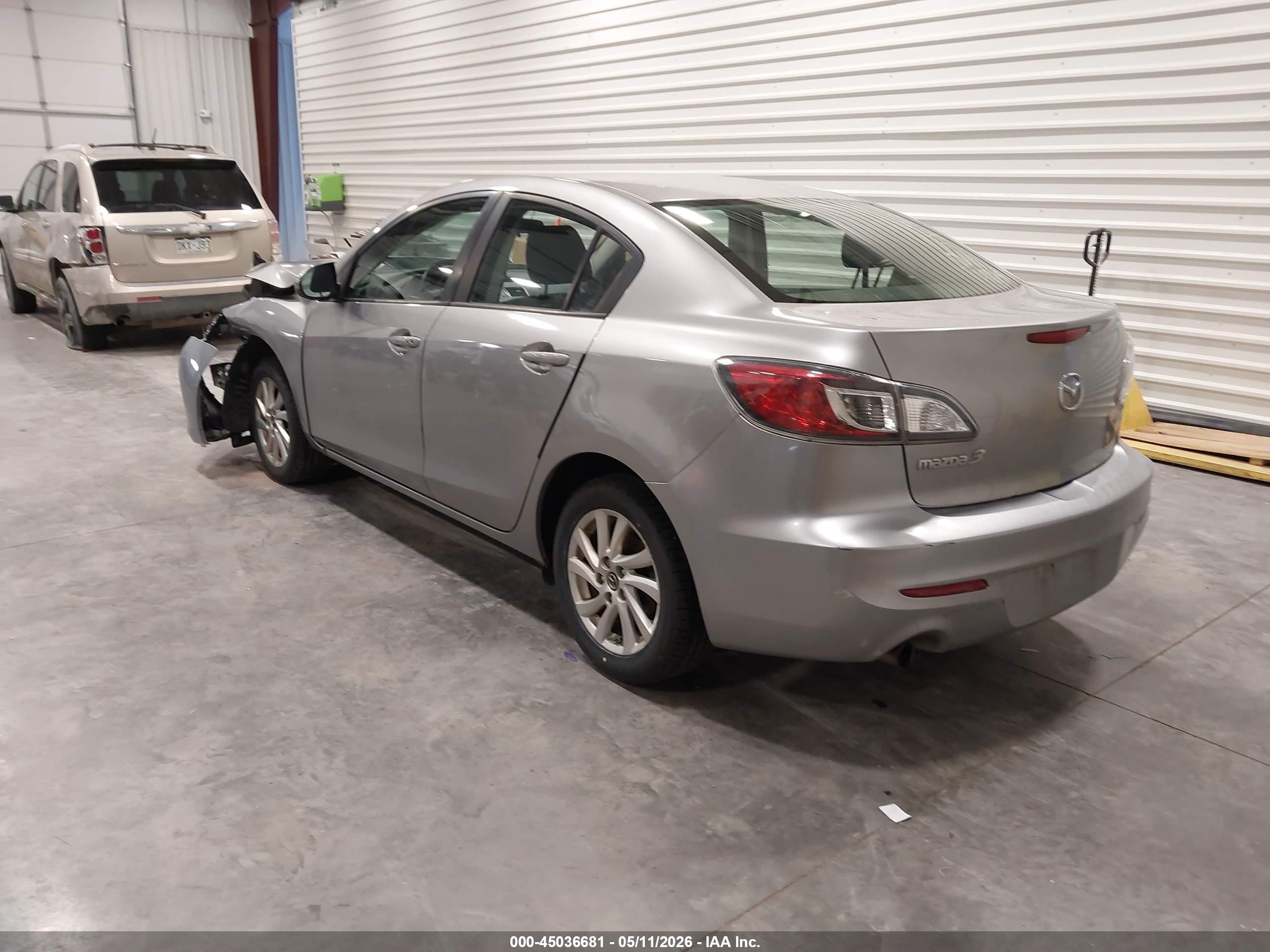 2013 Mazda Mazda3 I Touring Silver vin: JM1BL1VP9D1813851