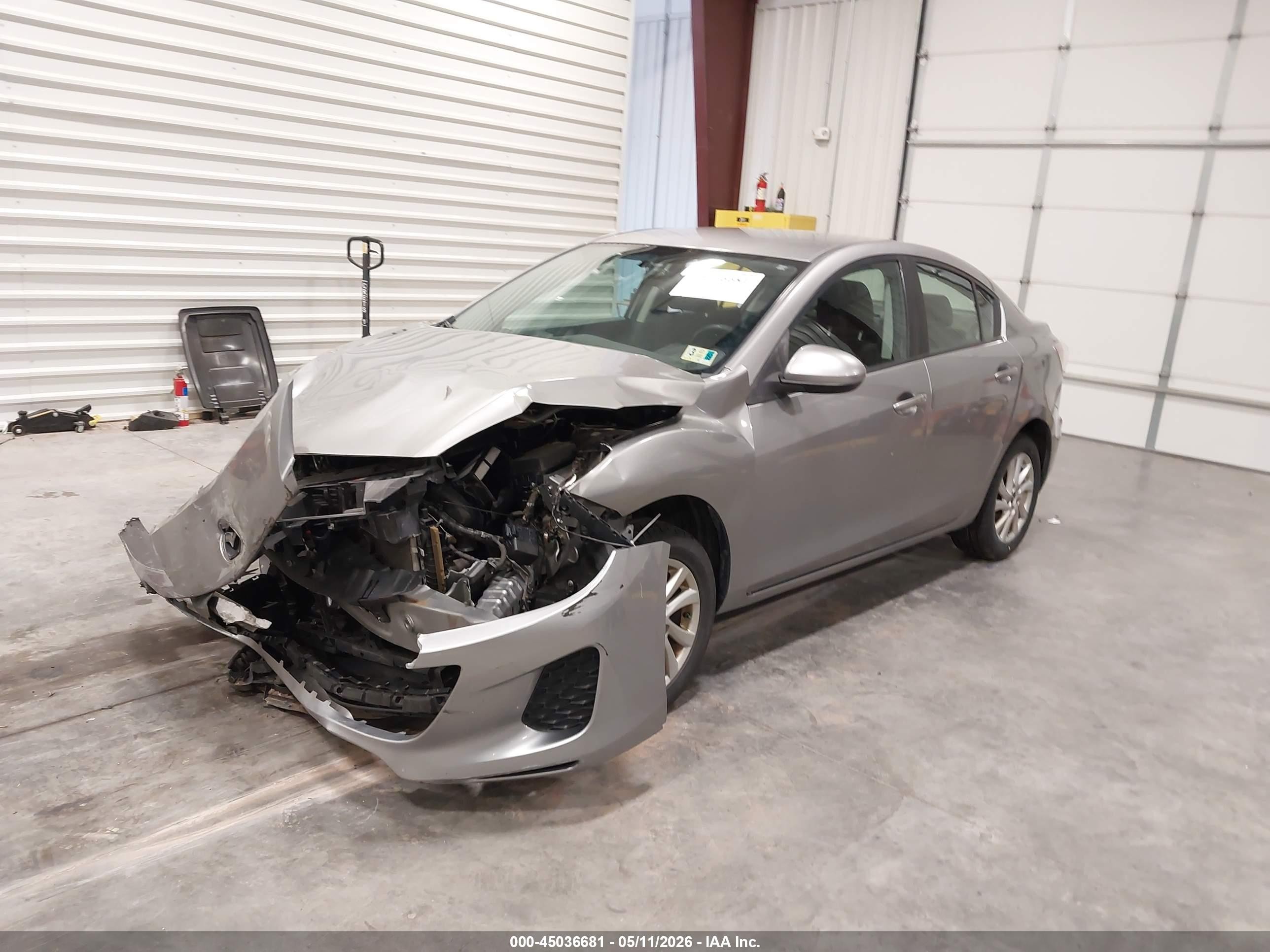 2013 Mazda Mazda3 I Touring Silver vin: JM1BL1VP9D1813851