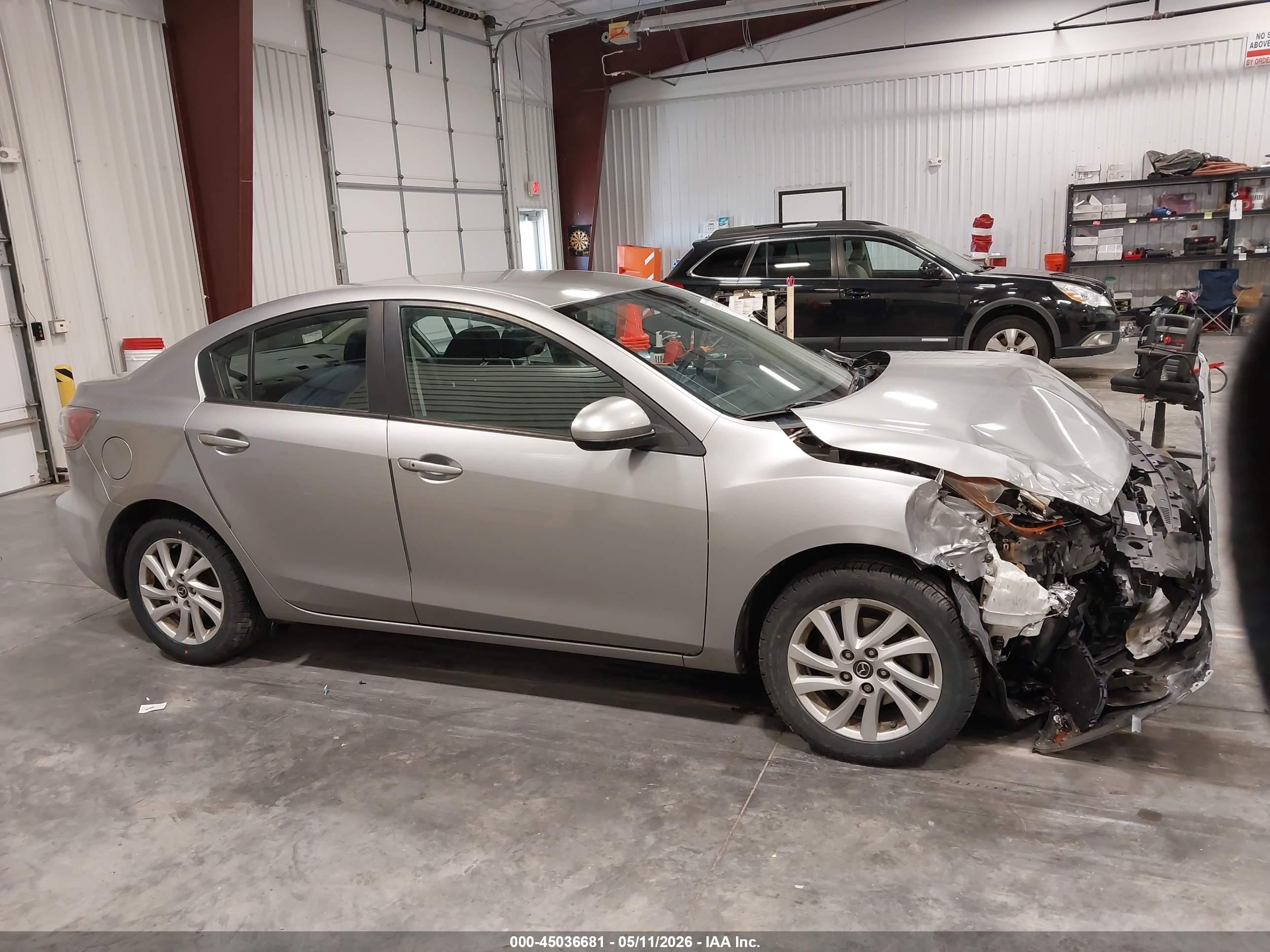 2013 Mazda Mazda3 I Touring Silver vin: JM1BL1VP9D1813851