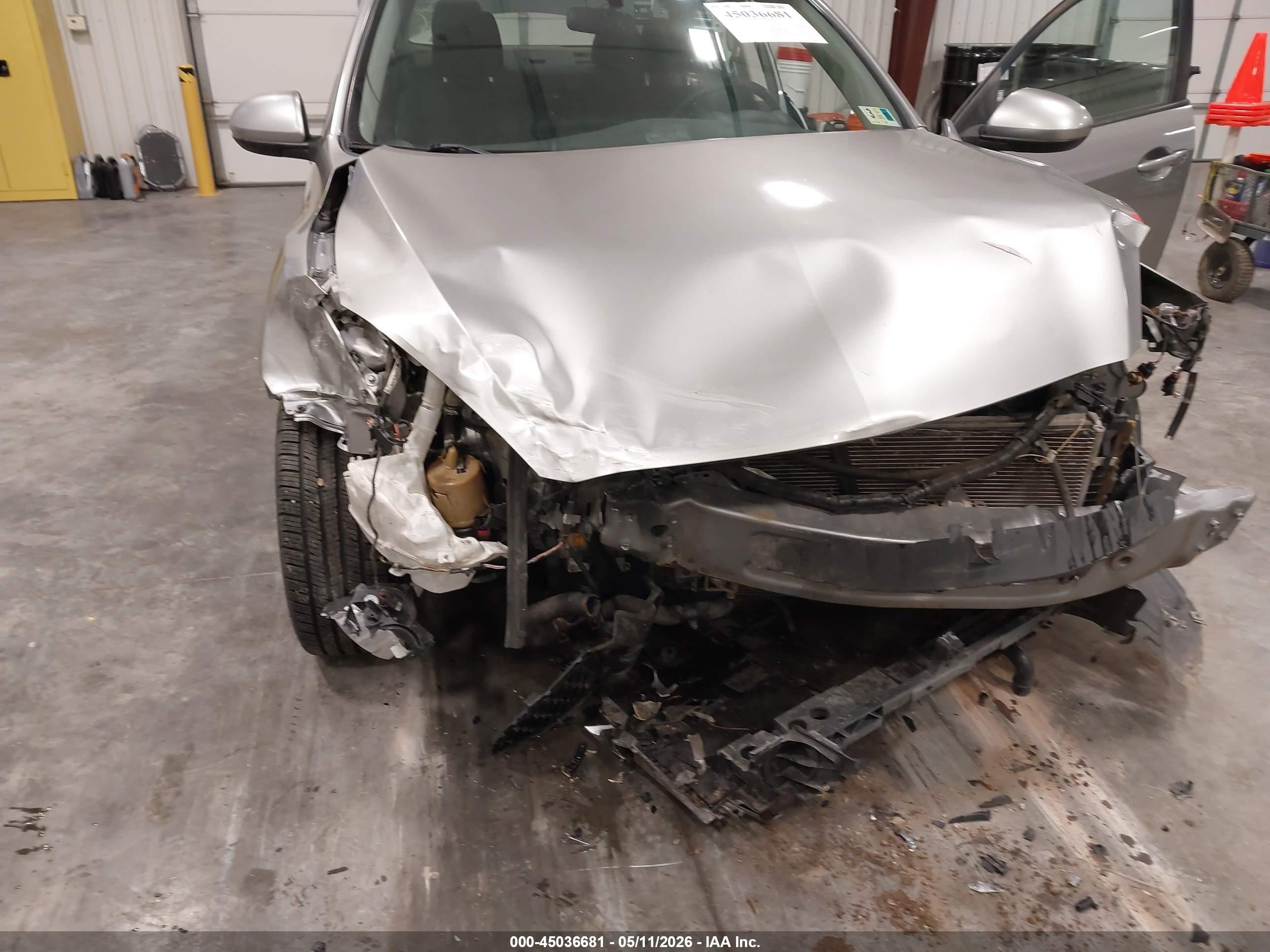 2013 Mazda Mazda3 I Touring Silver vin: JM1BL1VP9D1813851