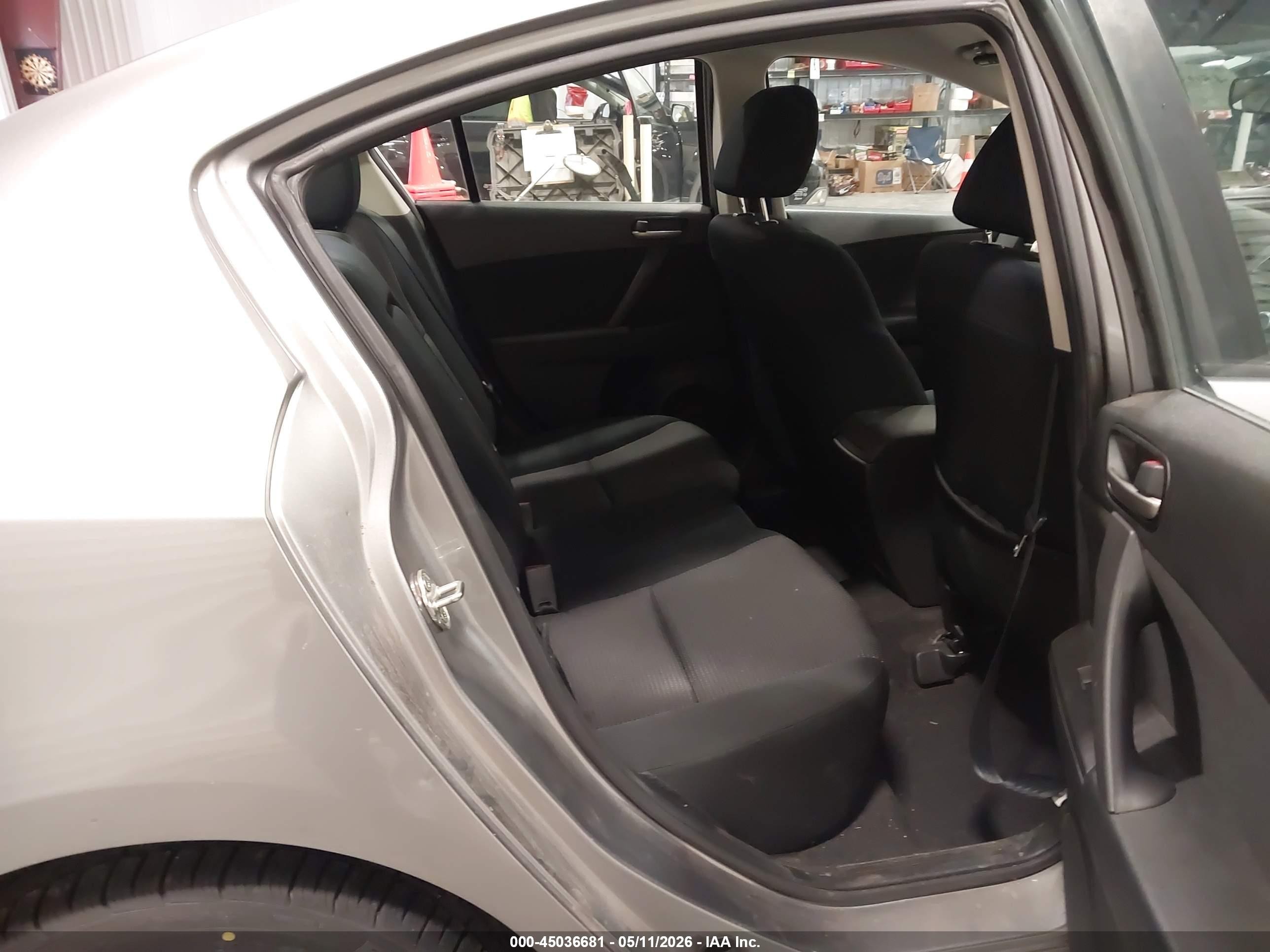 2013 Mazda Mazda3 I Touring Silver vin: JM1BL1VP9D1813851