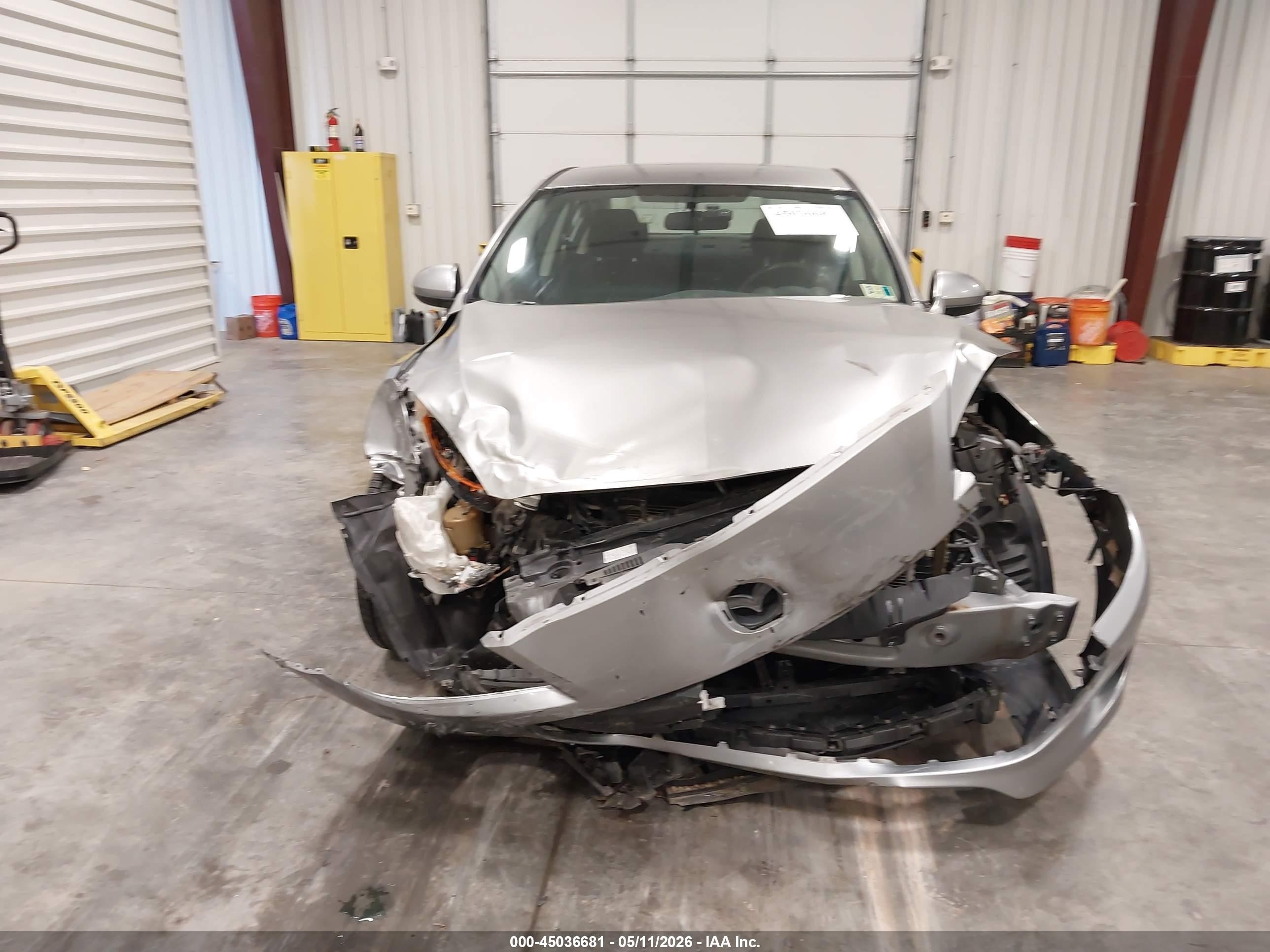 2013 Mazda Mazda3 I Touring Silver vin: JM1BL1VP9D1813851