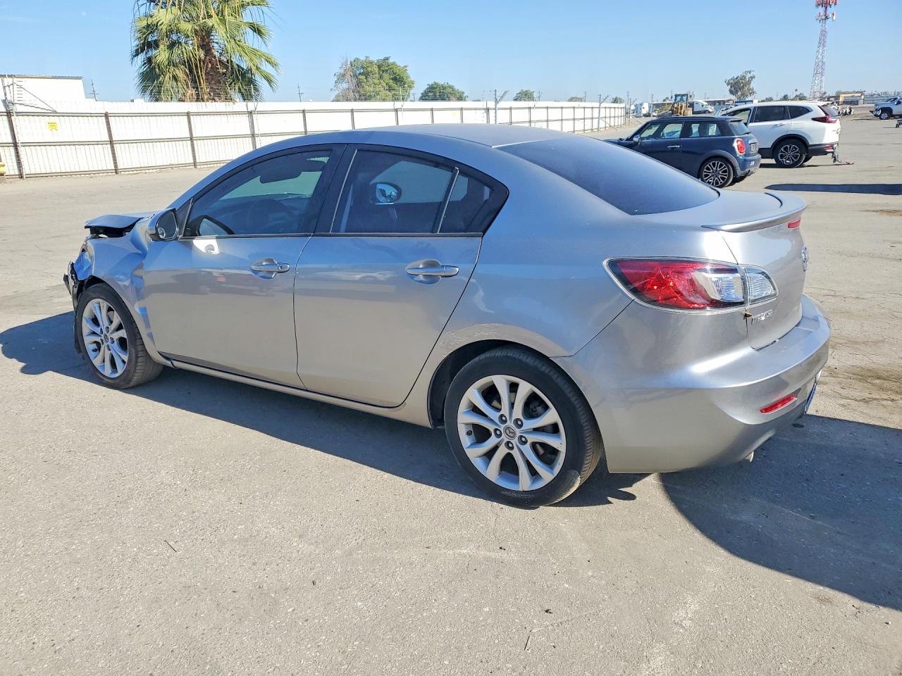 2011 Mazda 3 S Серебряный vin: JM1BL1W62B1411835