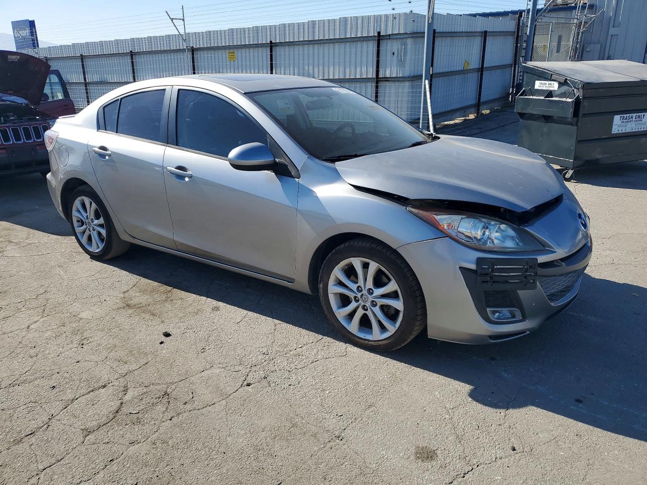 2011 Mazda 3 S Серебряный vin: JM1BL1W62B1411835