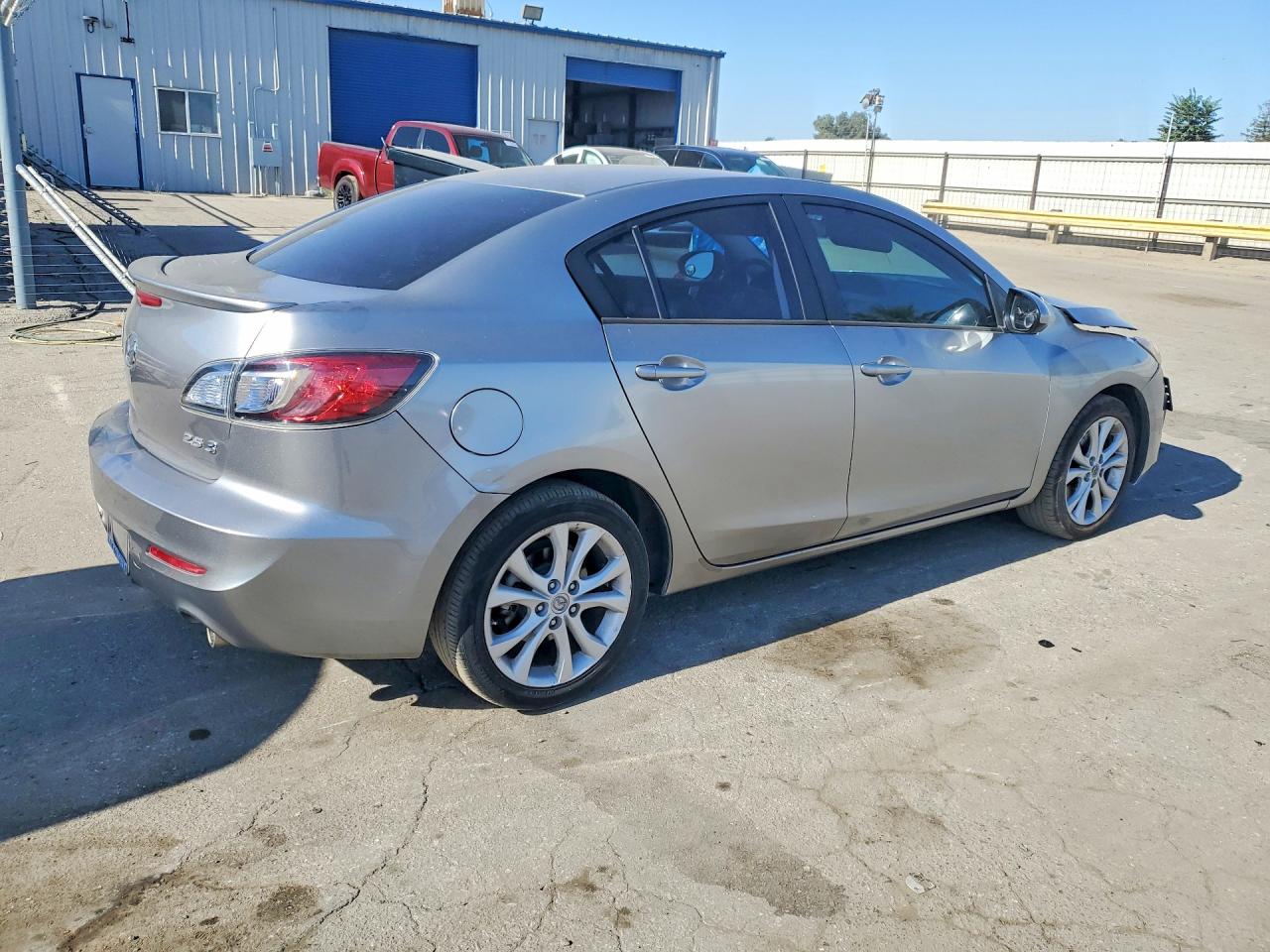 2011 Mazda 3 S Серебряный vin: JM1BL1W62B1411835