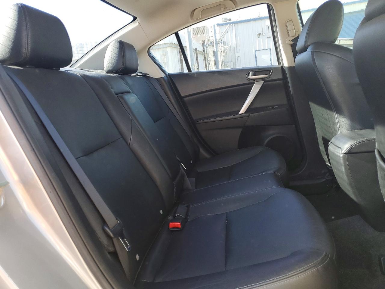 2011 Mazda 3 S Серебряный vin: JM1BL1W62B1411835