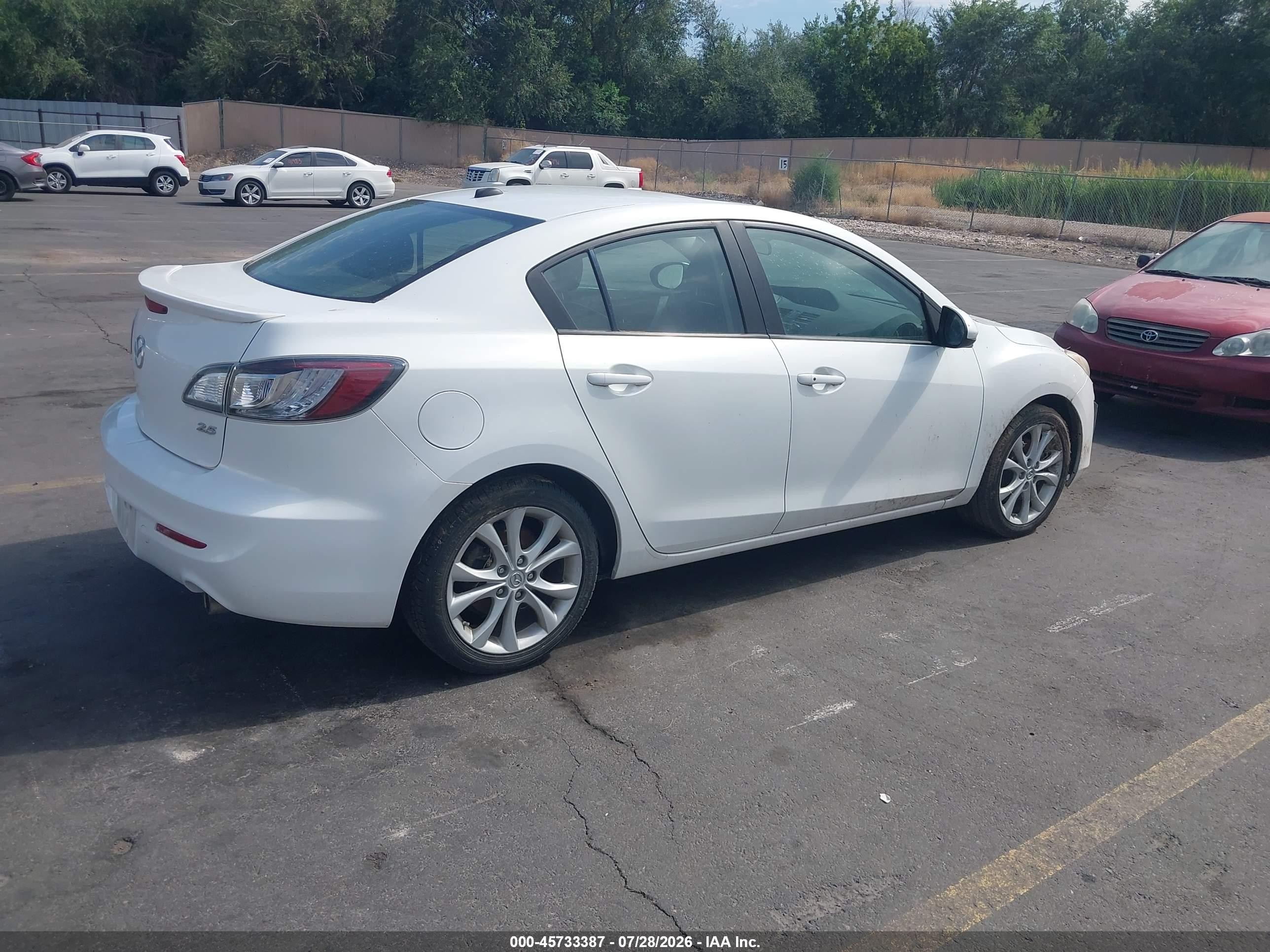 2011 Mazda Mazda3 S Grand Touring Белый vin: JM1BL1W62B1444737