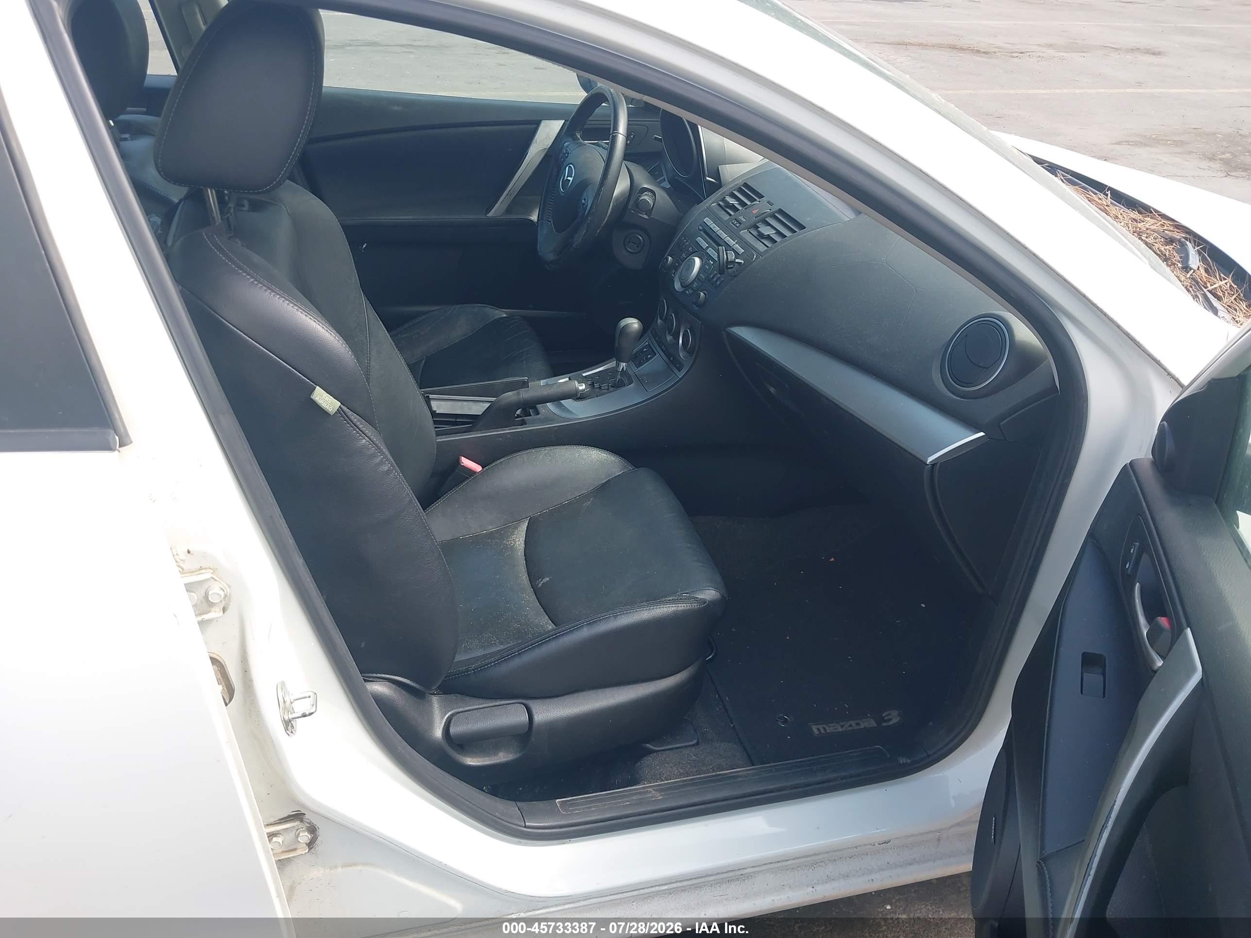 2011 Mazda Mazda3 S Grand Touring Белый vin: JM1BL1W62B1444737