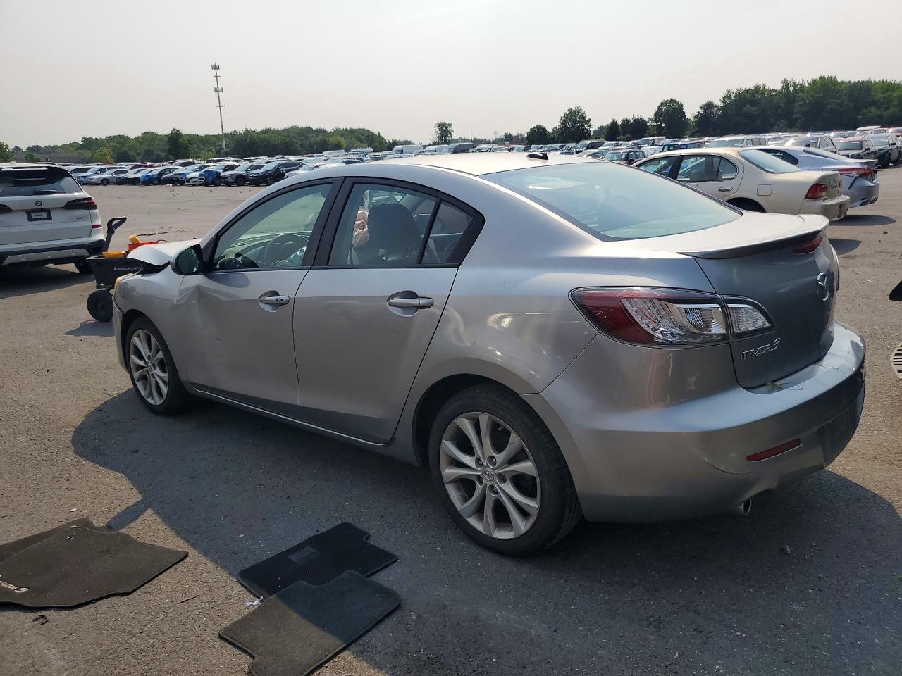 2011 Mazda 3 S Серебряный vin: JM1BL1W65B1365174