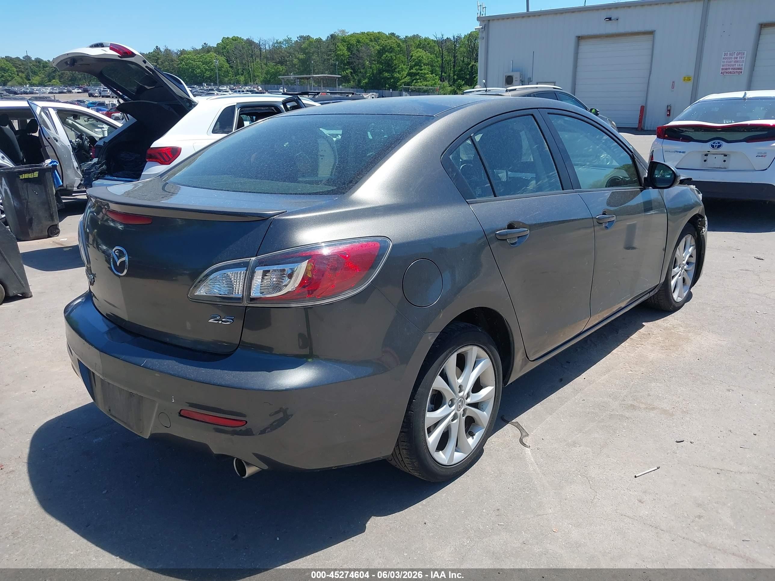 2011 Mazda Mazda3 S Grand Touring Gray vin: JM1BL1W66B1377091