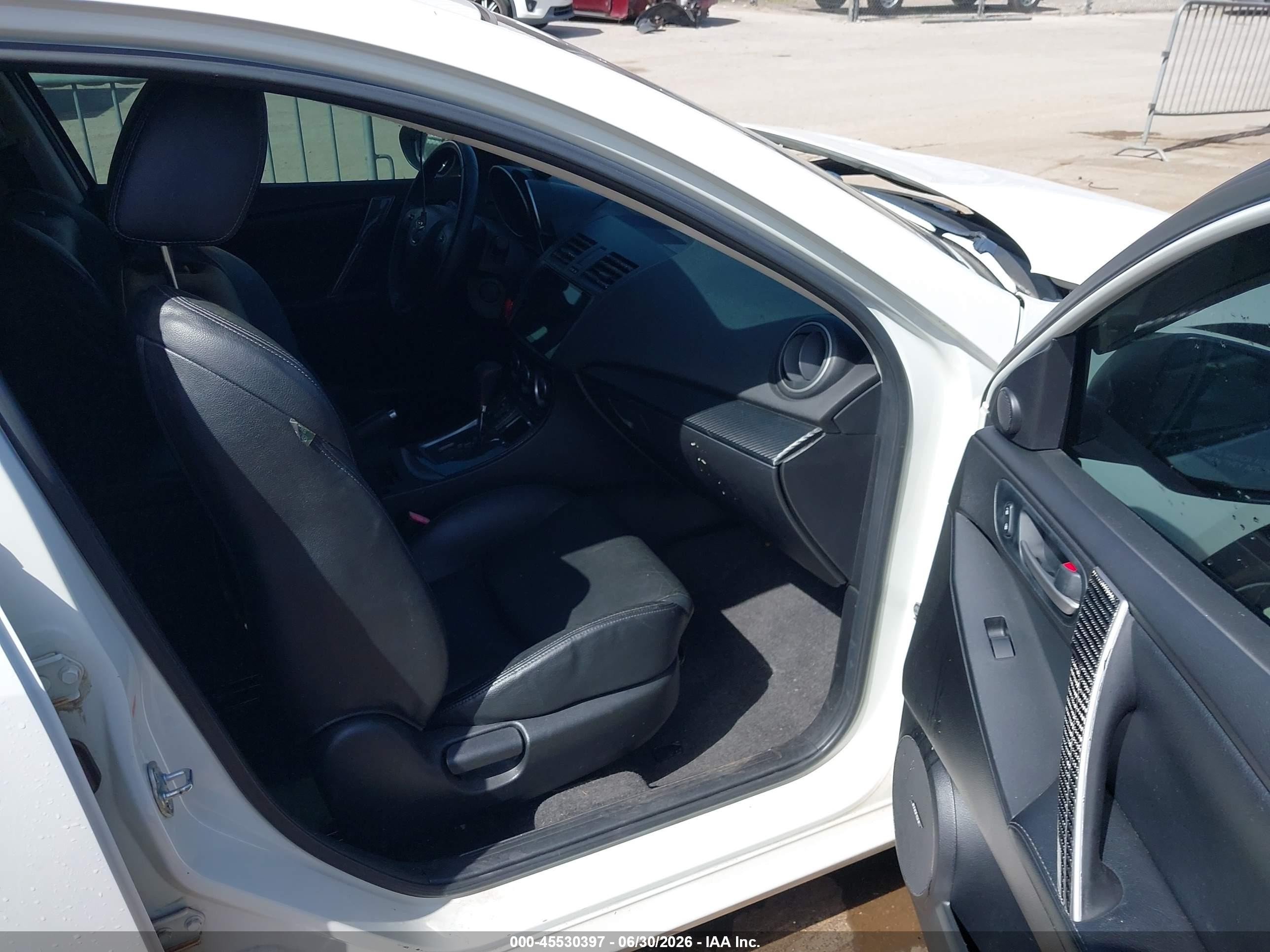 2011 Mazda Mazda3 S Grand Touring White vin: JM1BL1W66B1380900