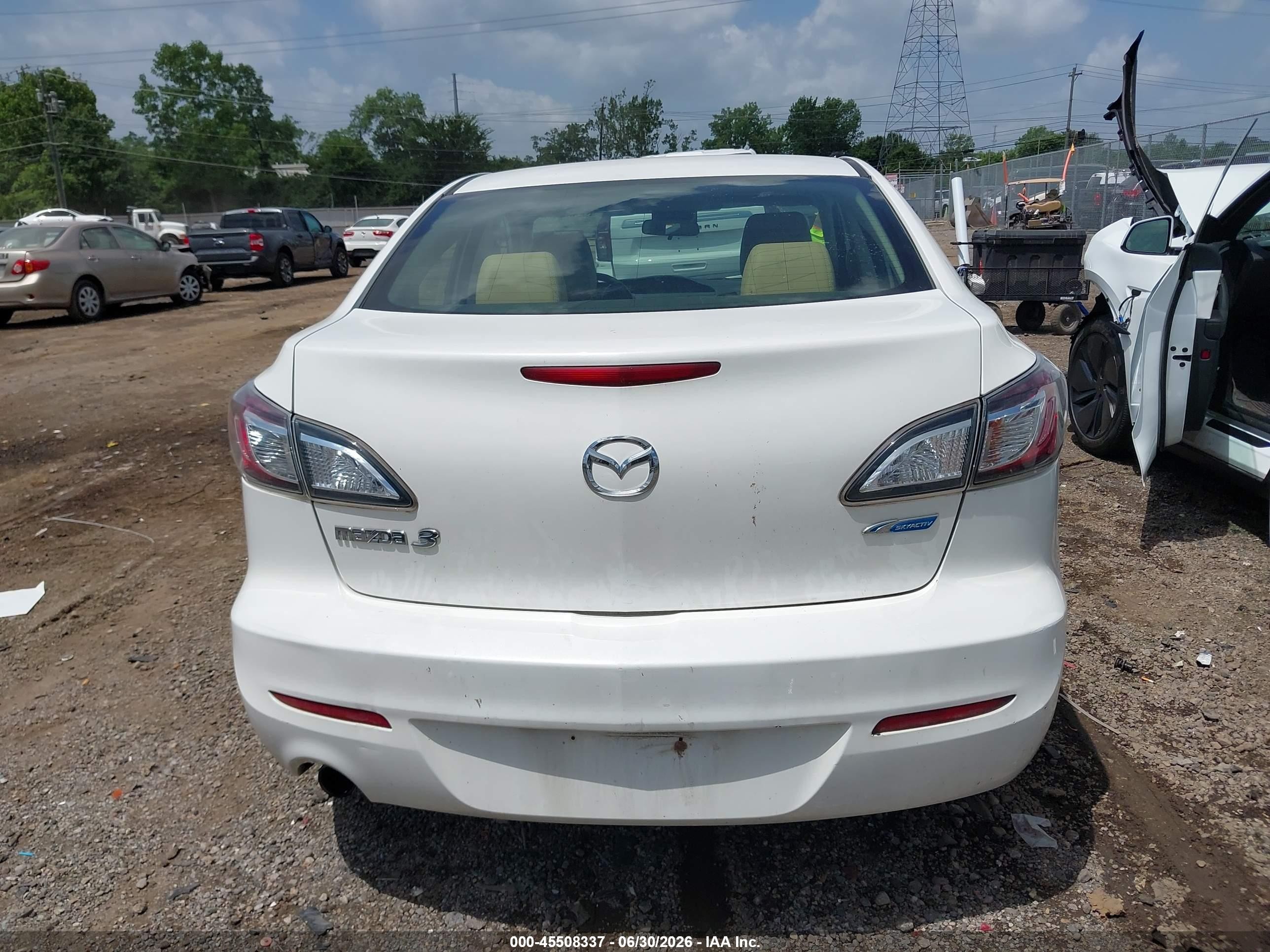 2012 Mazda Mazda3 I Grand Touring White vin: JM1BL1W75C1596263