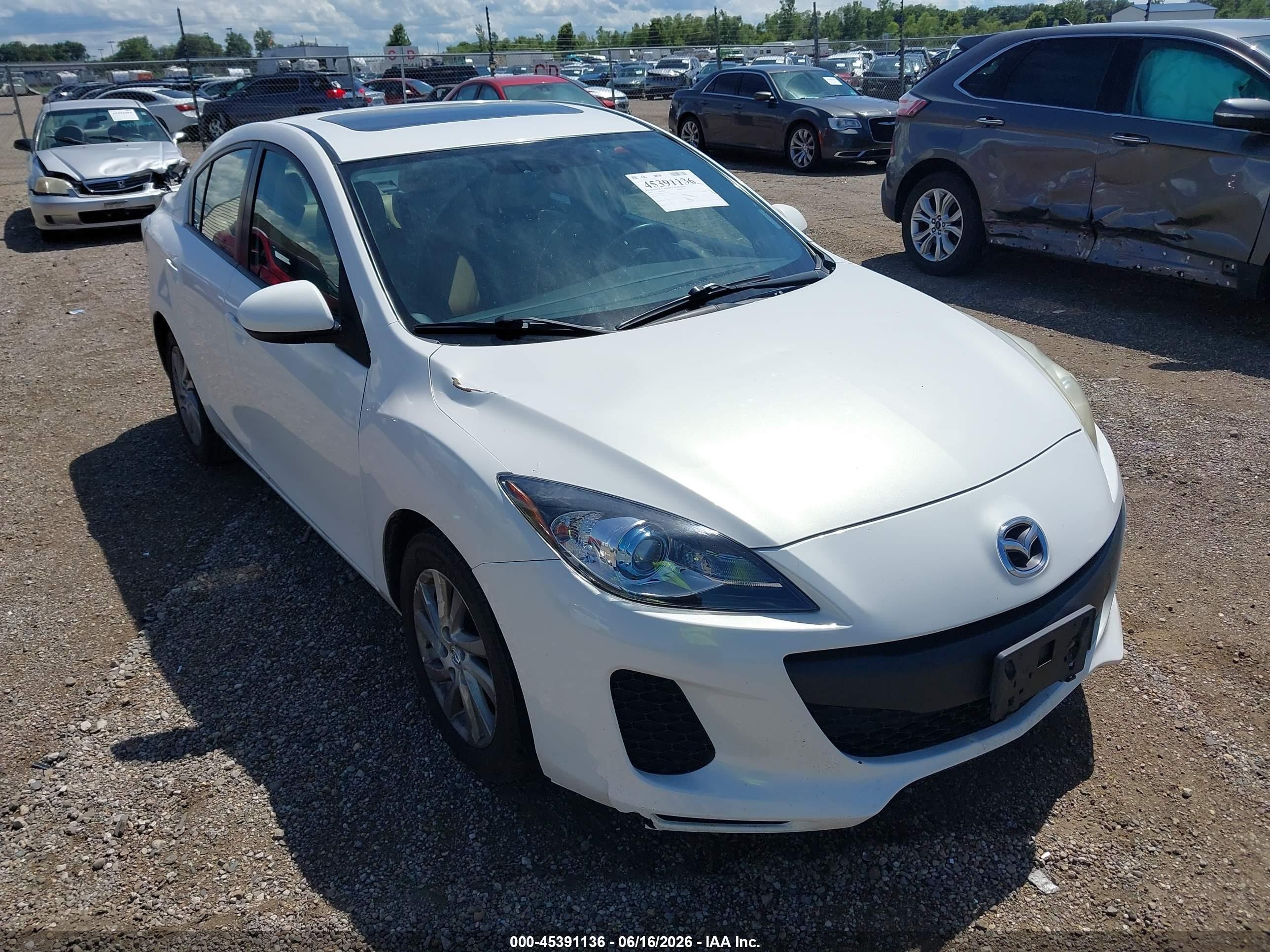 2012 Mazda Mazda3 I Grand Touring White vin: JM1BL1W79C1531335