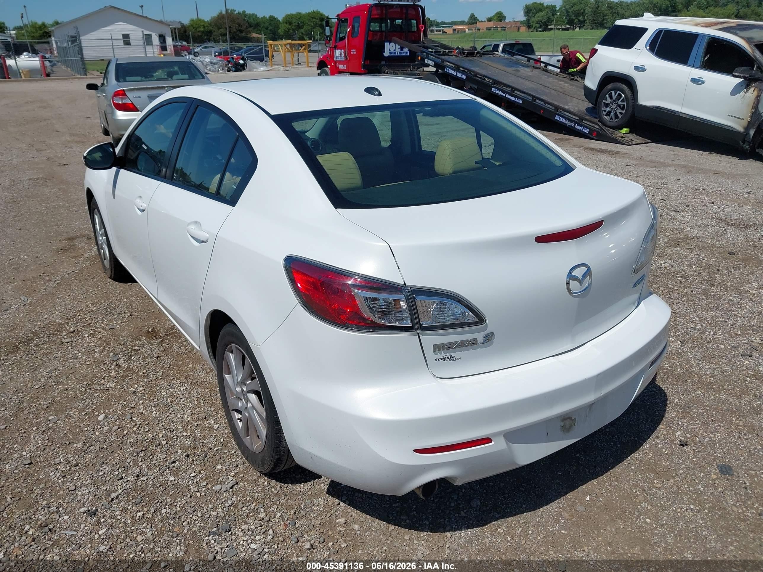 2012 Mazda Mazda3 I Grand Touring White vin: JM1BL1W79C1531335