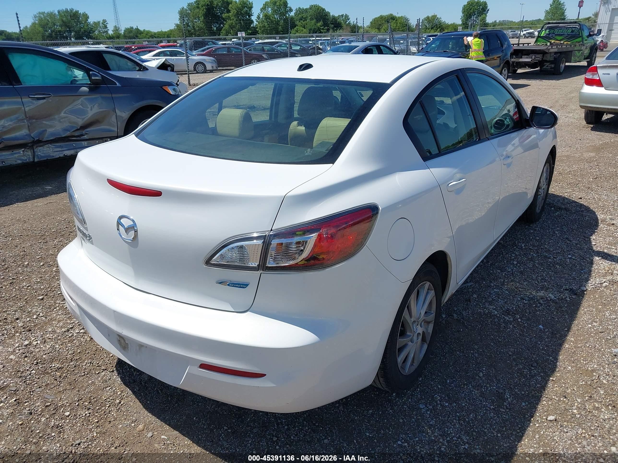 2012 Mazda Mazda3 I Grand Touring White vin: JM1BL1W79C1531335