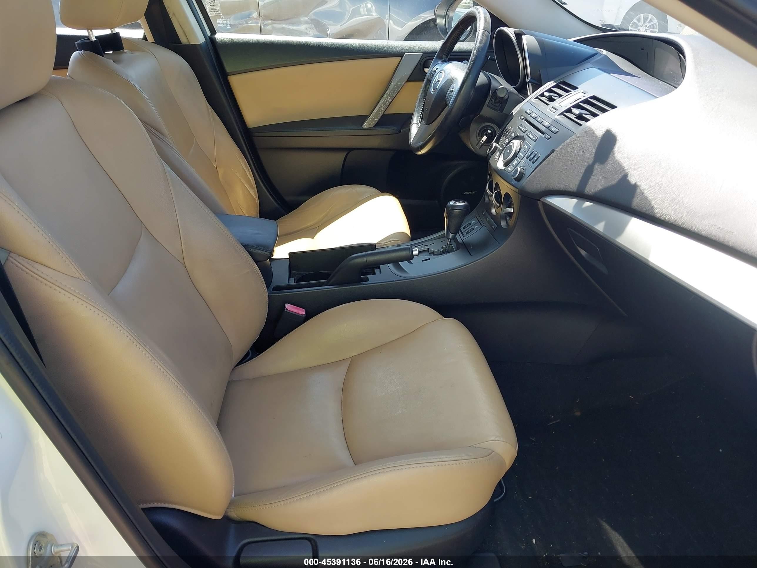 2012 Mazda Mazda3 I Grand Touring White vin: JM1BL1W79C1531335