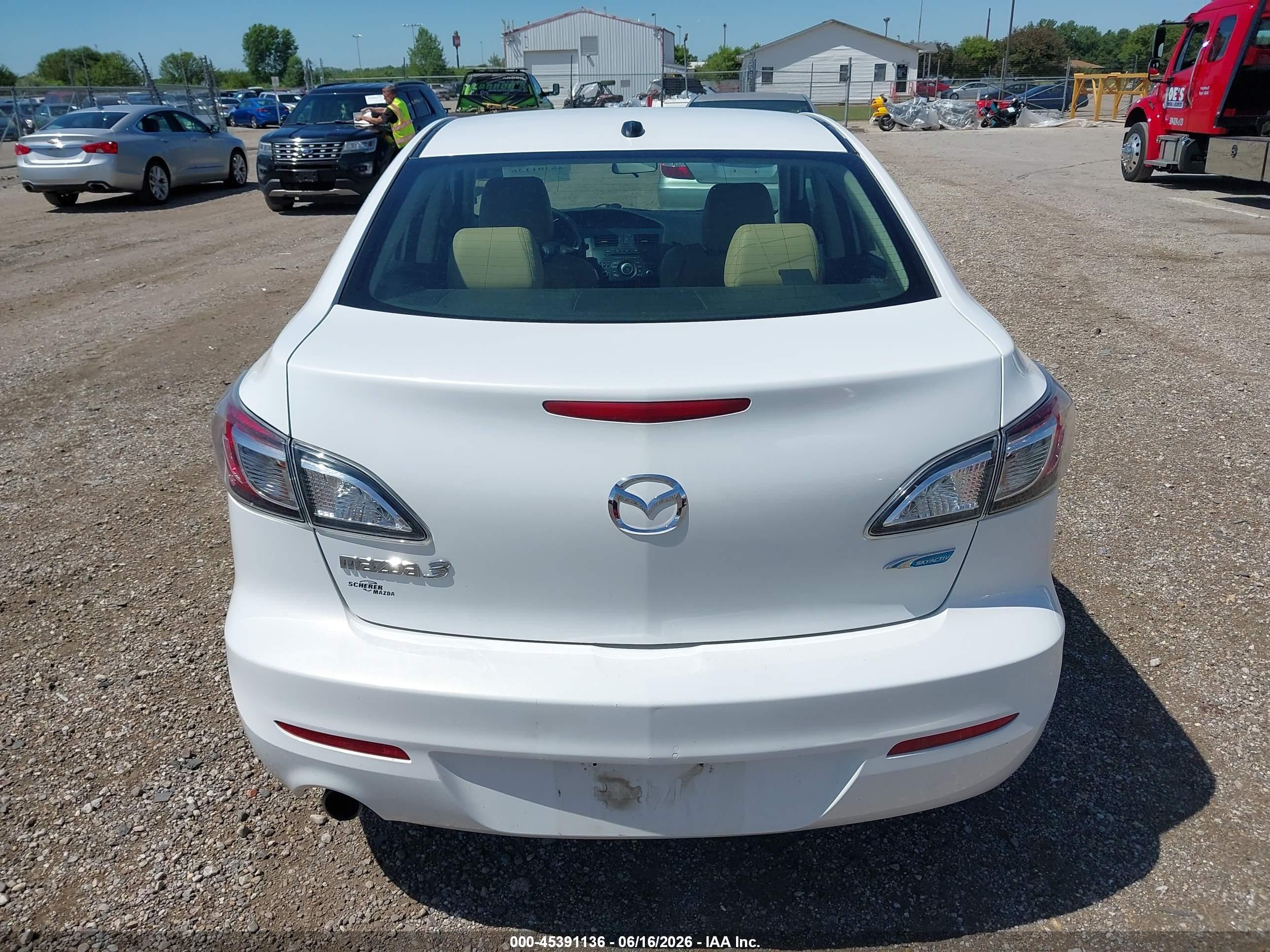 2012 Mazda Mazda3 I Grand Touring White vin: JM1BL1W79C1531335