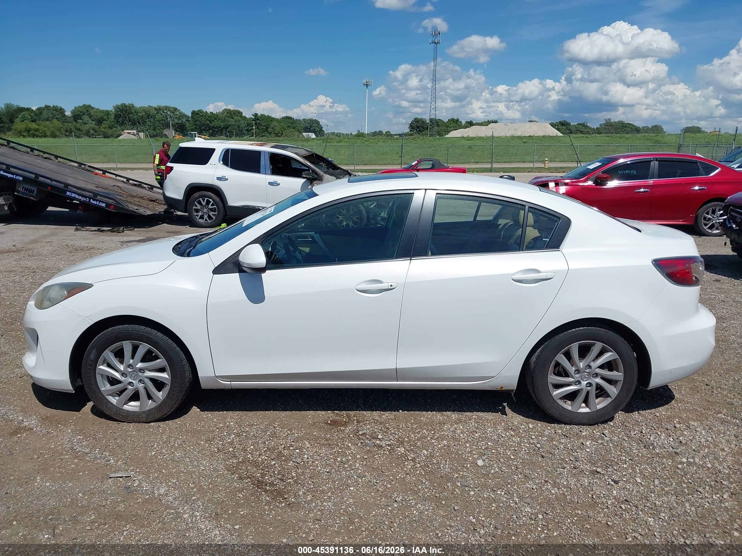 2012 Mazda Mazda3 I Grand Touring White vin: JM1BL1W79C1531335