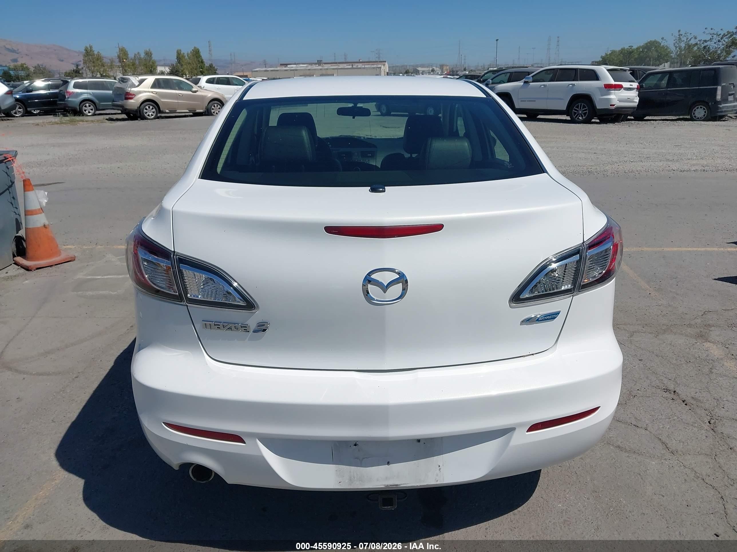 2012 Mazda Mazda3 I Grand Touring White vin: JM1BL1W85C1575454