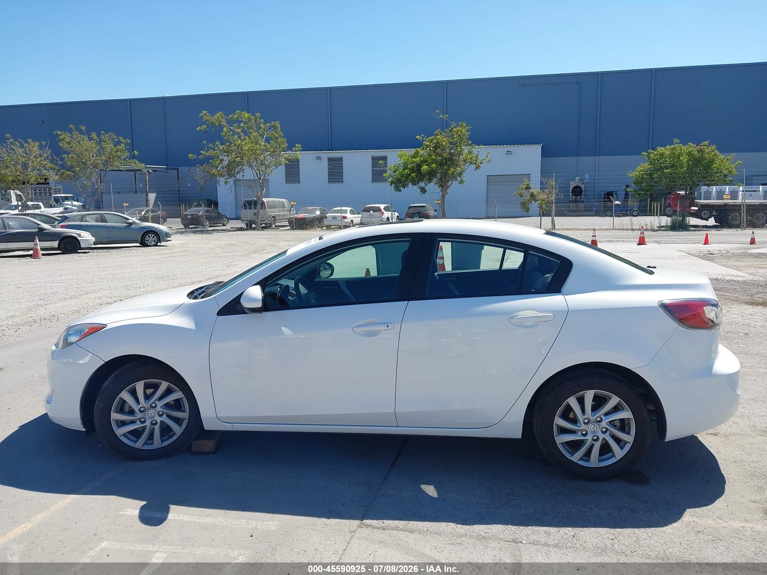 2012 Mazda Mazda3 I Grand Touring White vin: JM1BL1W85C1575454