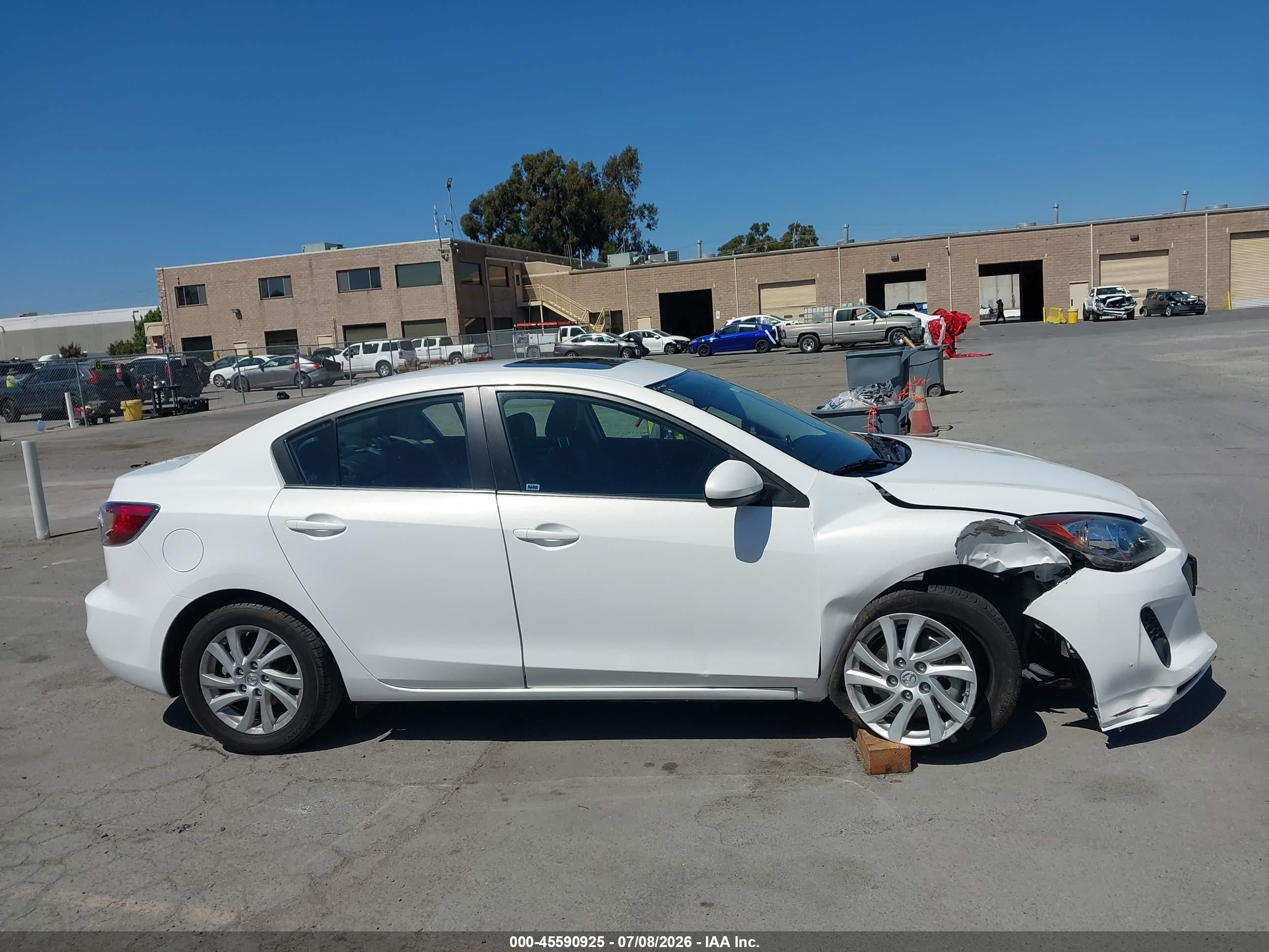 2012 Mazda Mazda3 I Grand Touring White vin: JM1BL1W85C1575454