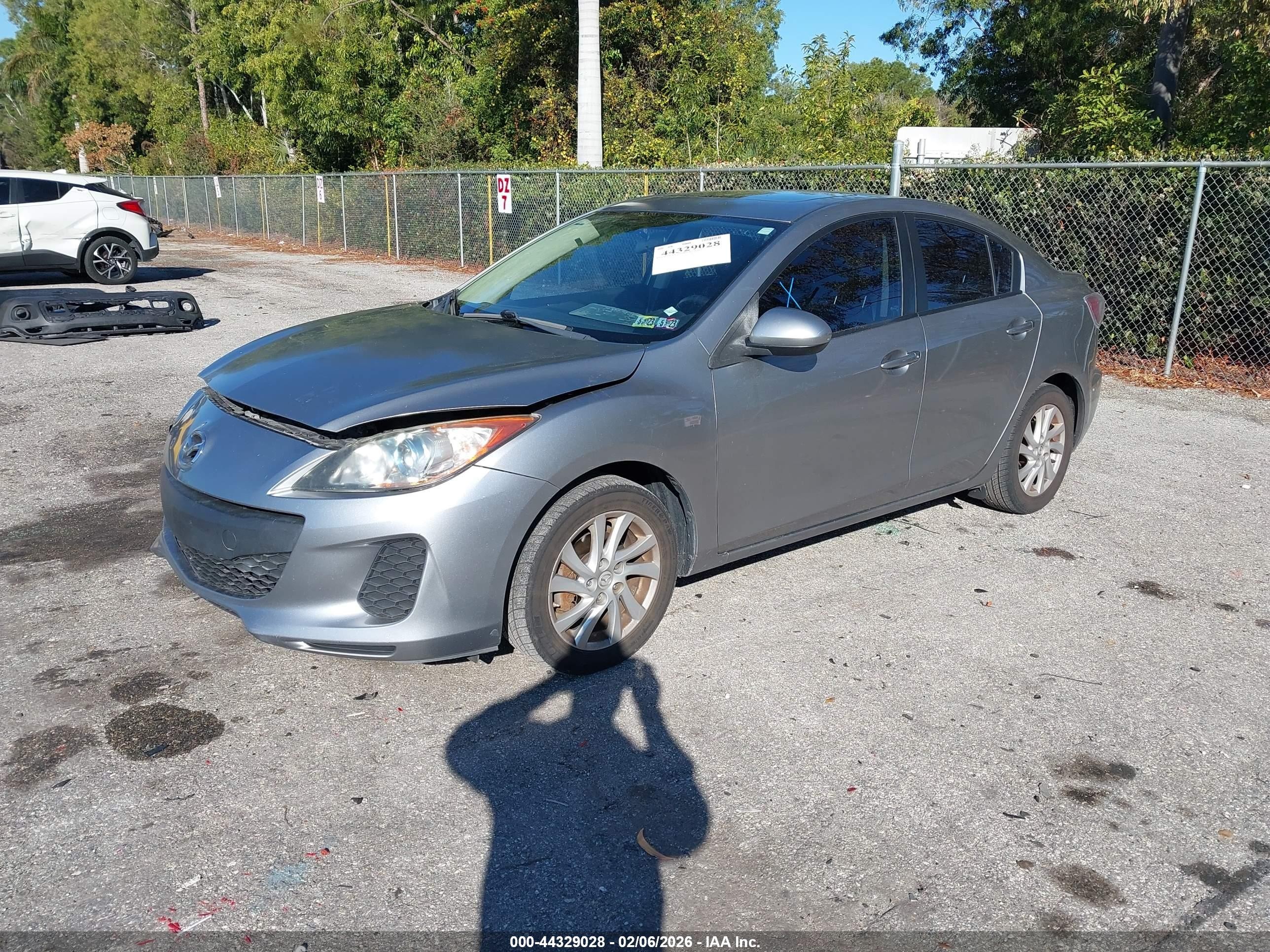 2012 Mazda Mazda3 I Grand Touring Gray vin: JM1BL1W86C1522648