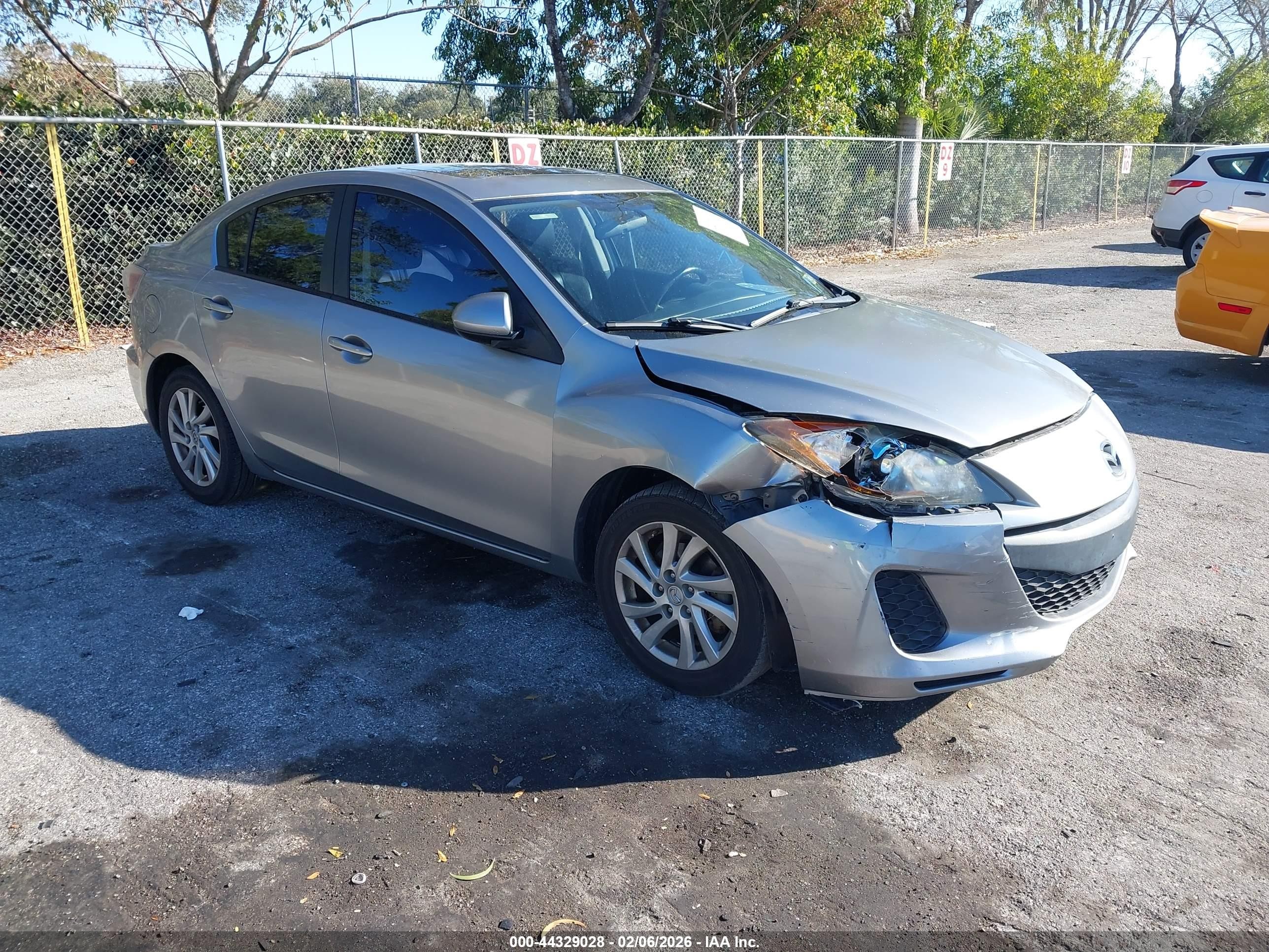2012 Mazda Mazda3 I Grand Touring Gray vin: JM1BL1W86C1522648