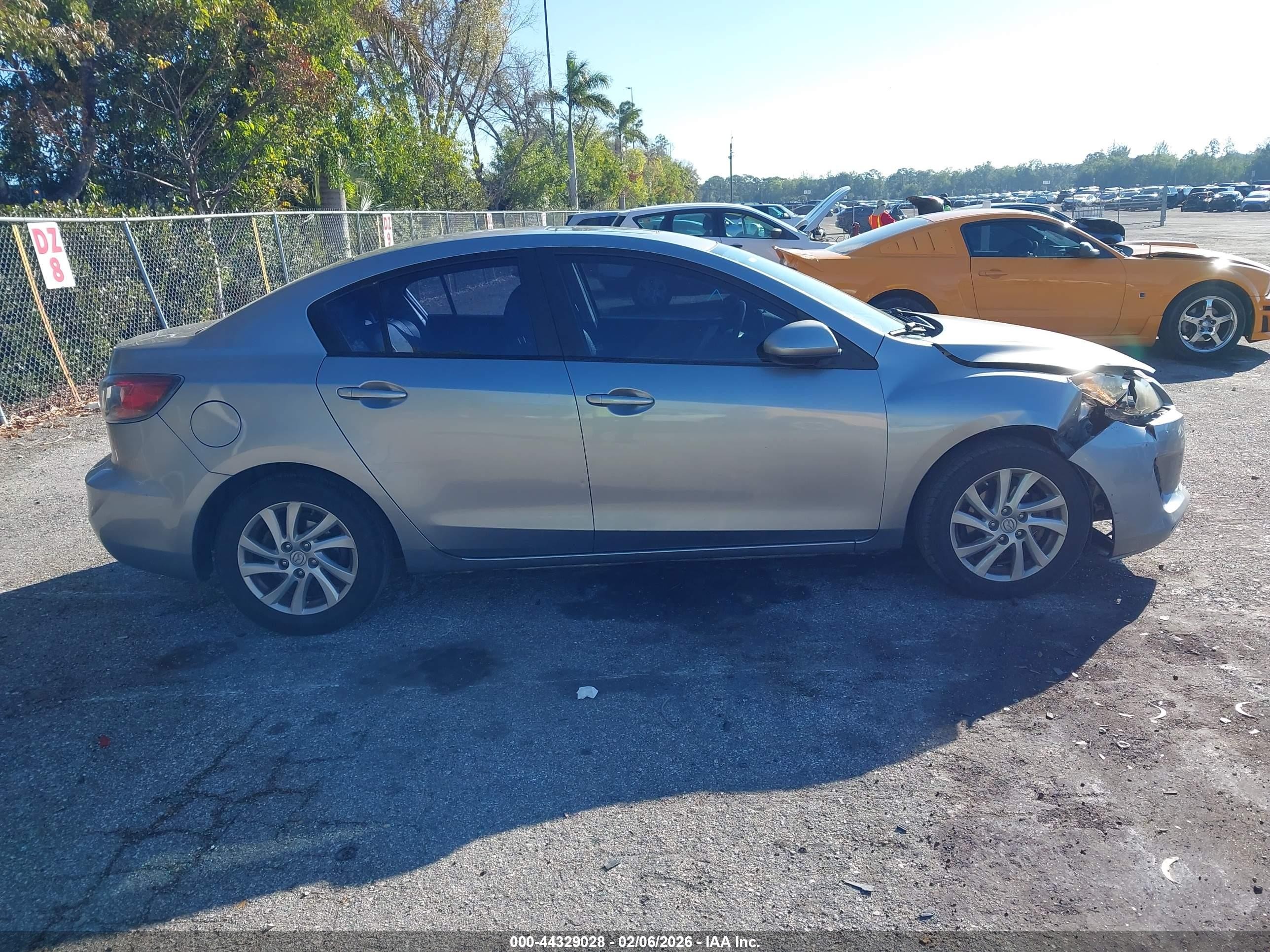 2012 Mazda Mazda3 I Grand Touring Gray vin: JM1BL1W86C1522648
