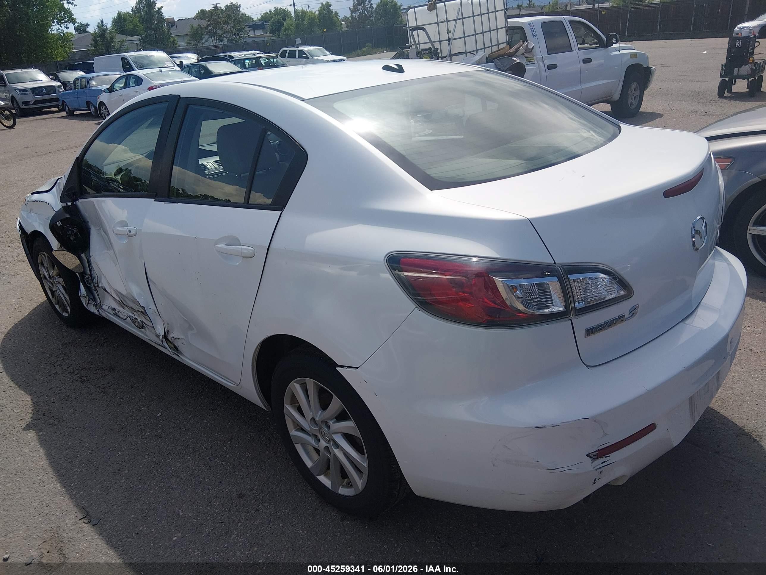 2012 Mazda Mazda3 I Grand Touring White vin: JM1BL1W88C1567252