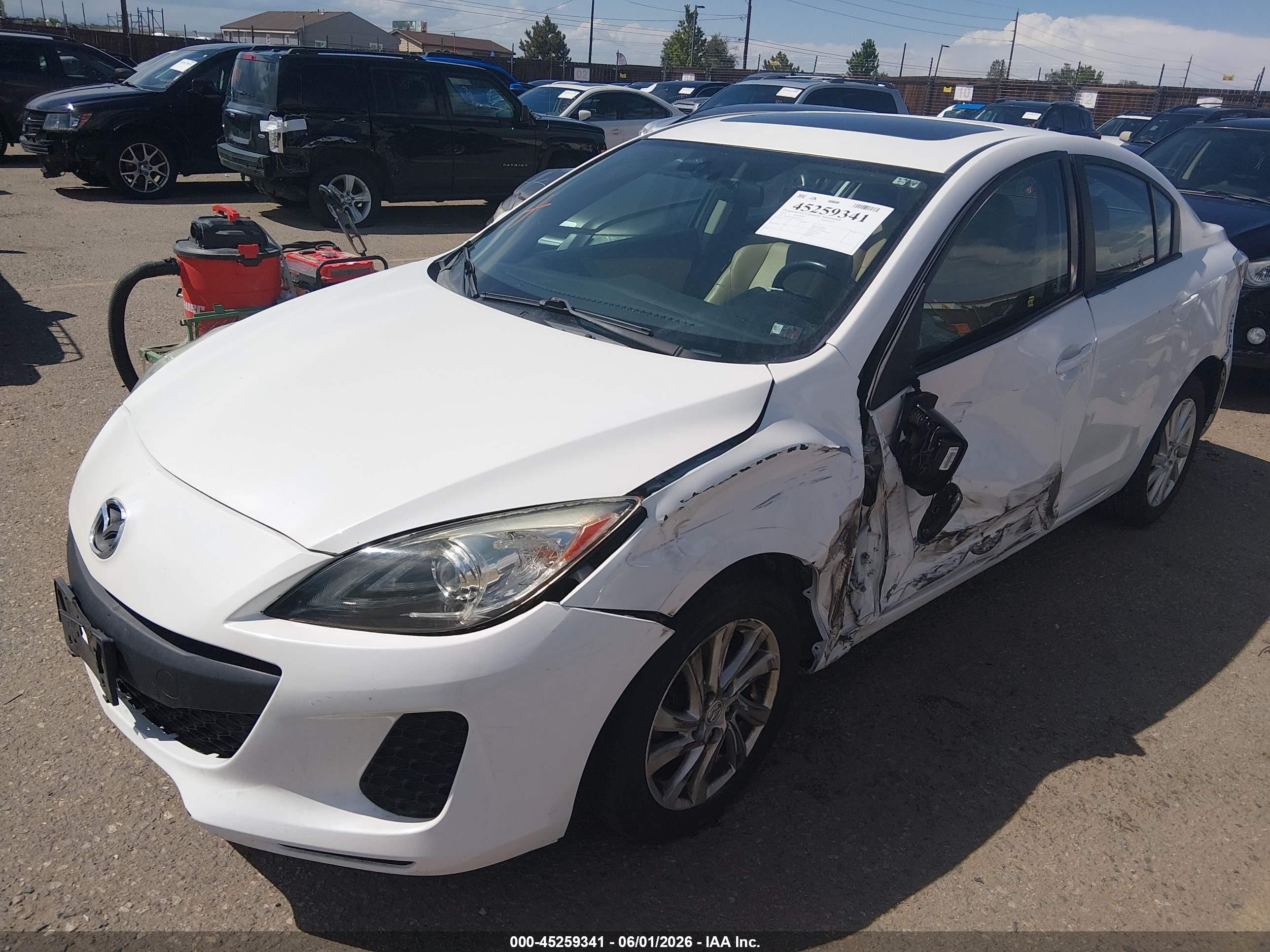 2012 Mazda Mazda3 I Grand Touring White vin: JM1BL1W88C1567252
