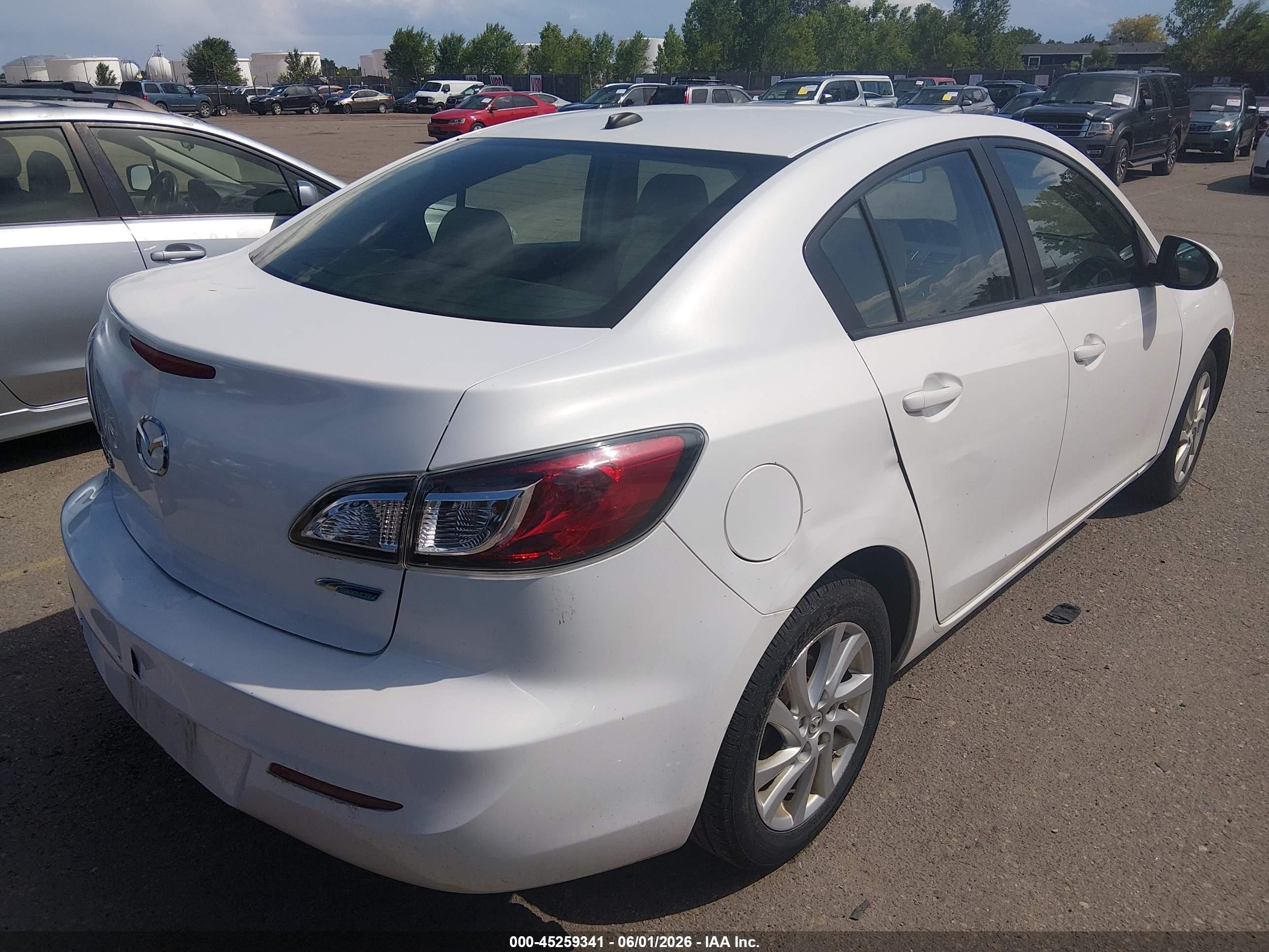 2012 Mazda Mazda3 I Grand Touring White vin: JM1BL1W88C1567252