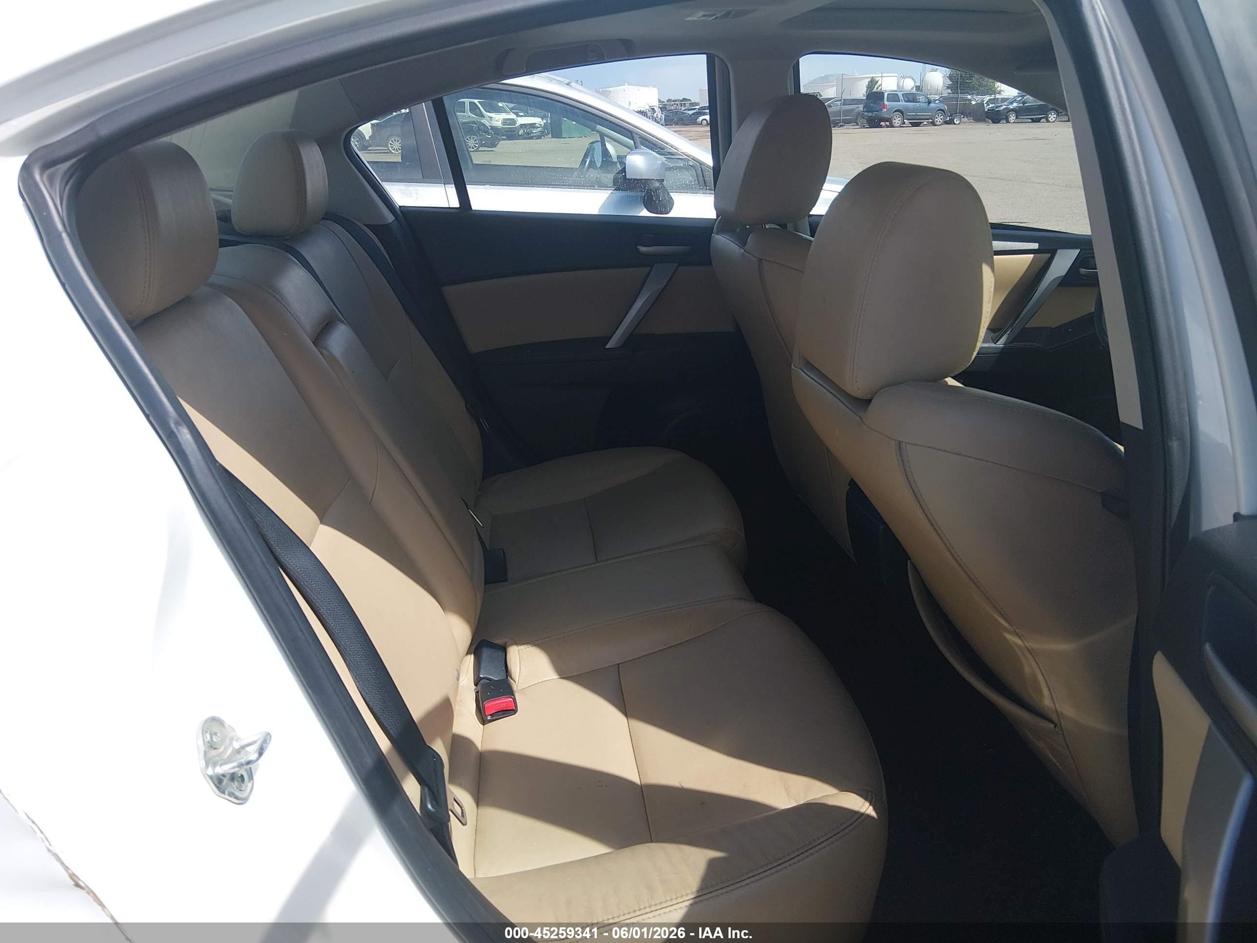 2012 Mazda Mazda3 I Grand Touring White vin: JM1BL1W88C1567252