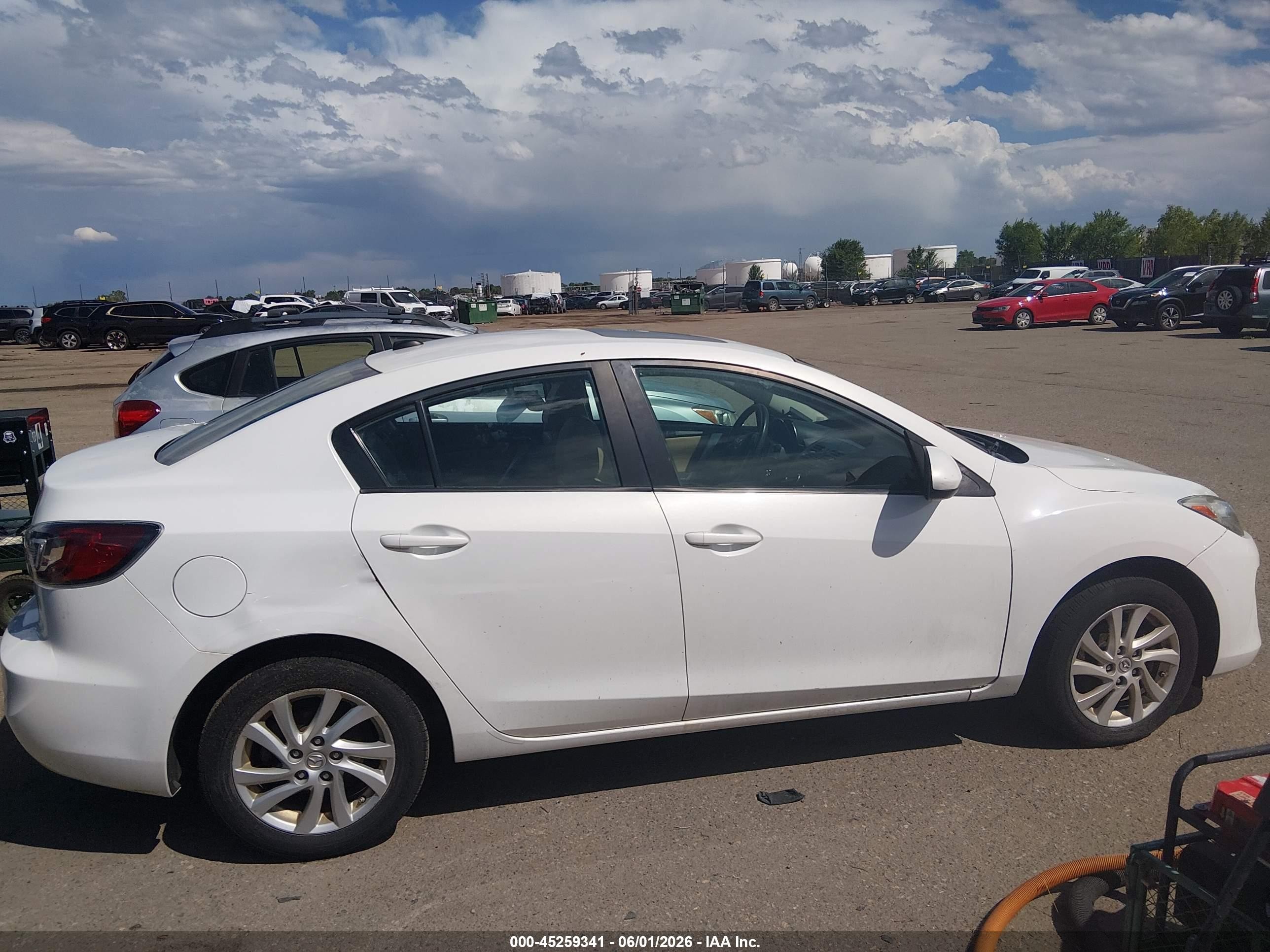 2012 Mazda Mazda3 I Grand Touring White vin: JM1BL1W88C1567252