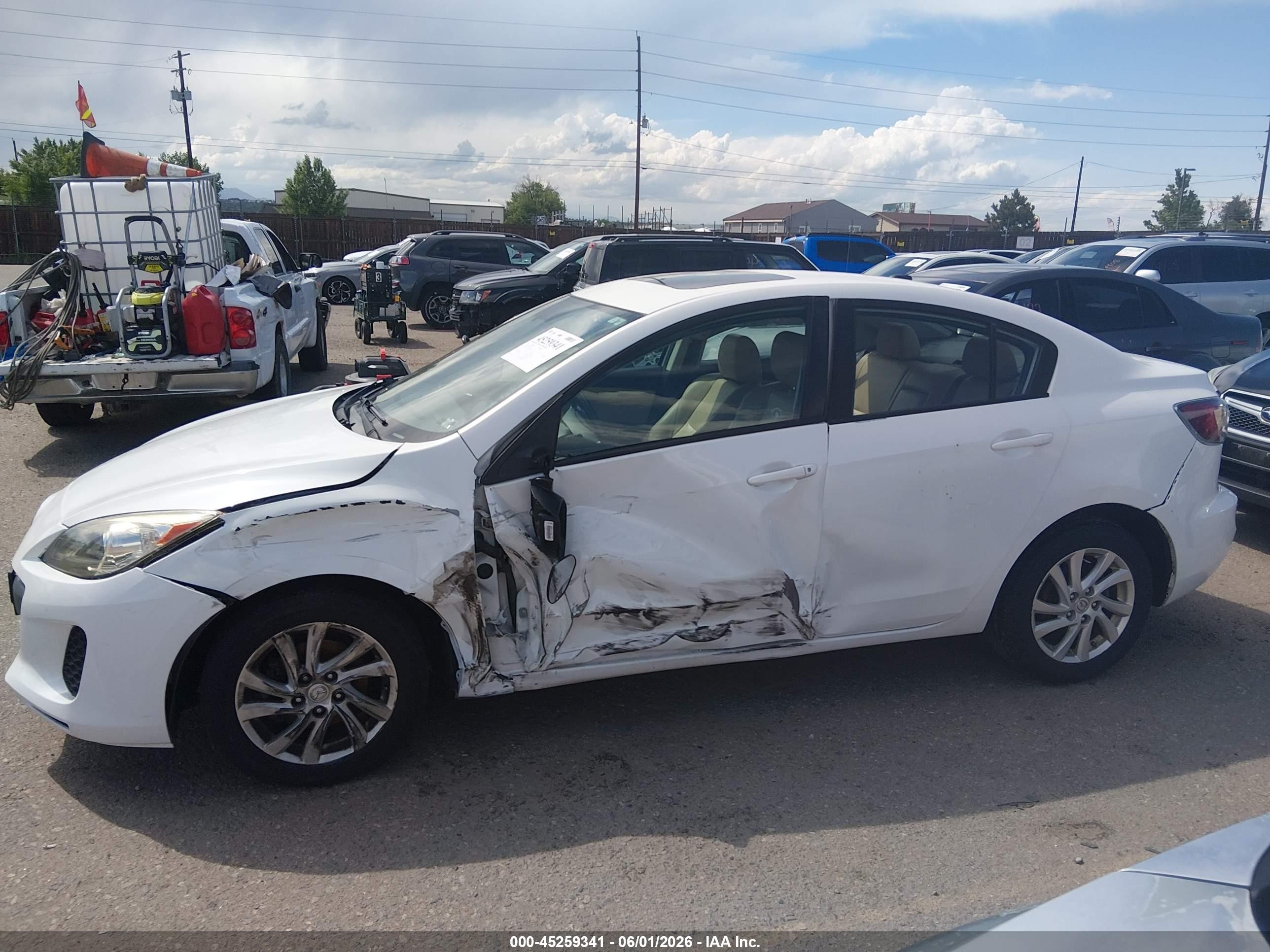 2012 Mazda Mazda3 I Grand Touring White vin: JM1BL1W88C1567252