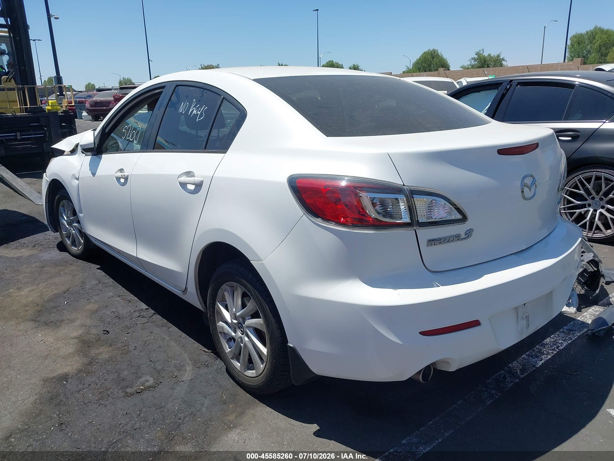 2013 Mazda Mazda3 I Grand Touring White vin: JM1BL1WP5D1783262