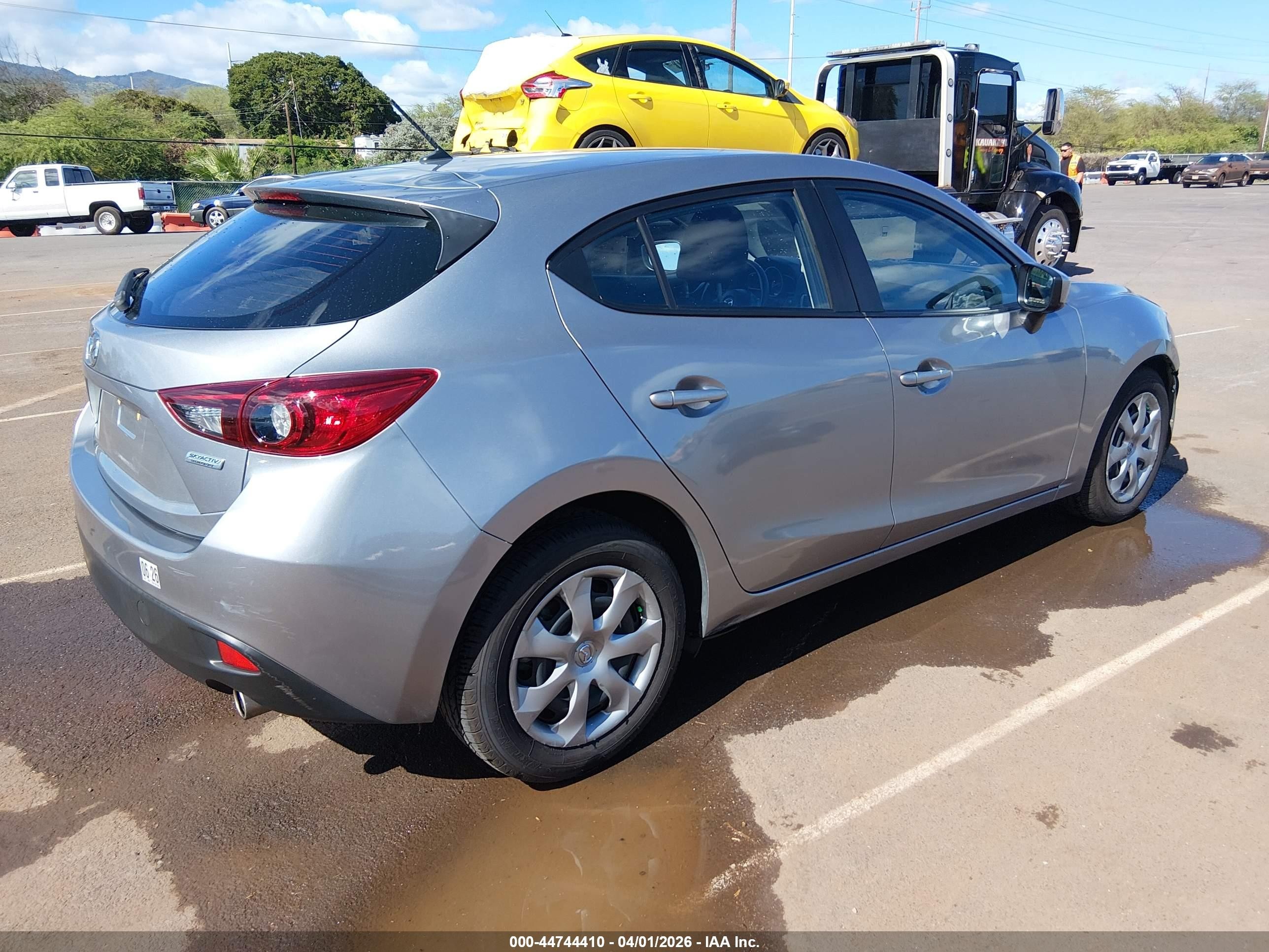 2016 Mazda Mazda3 I Sport Серебряный vin: JM1BM1J70G1333933