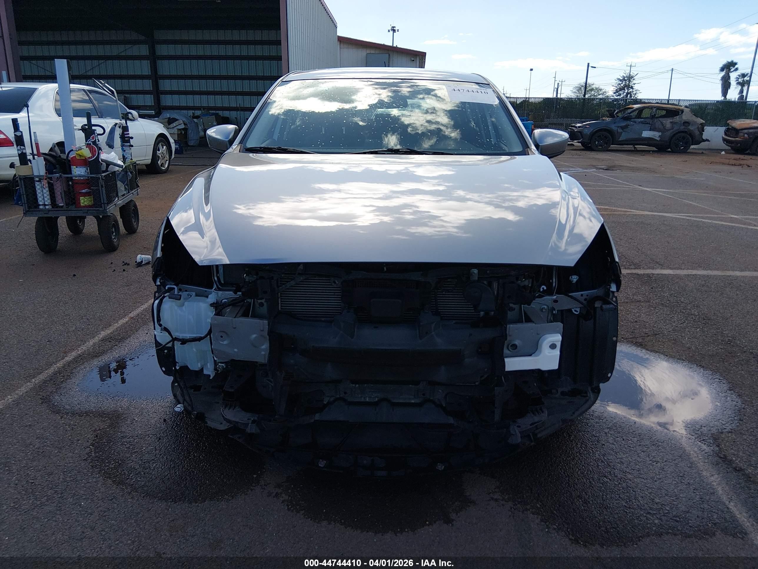 2016 Mazda Mazda3 I Sport Серебряный vin: JM1BM1J70G1333933