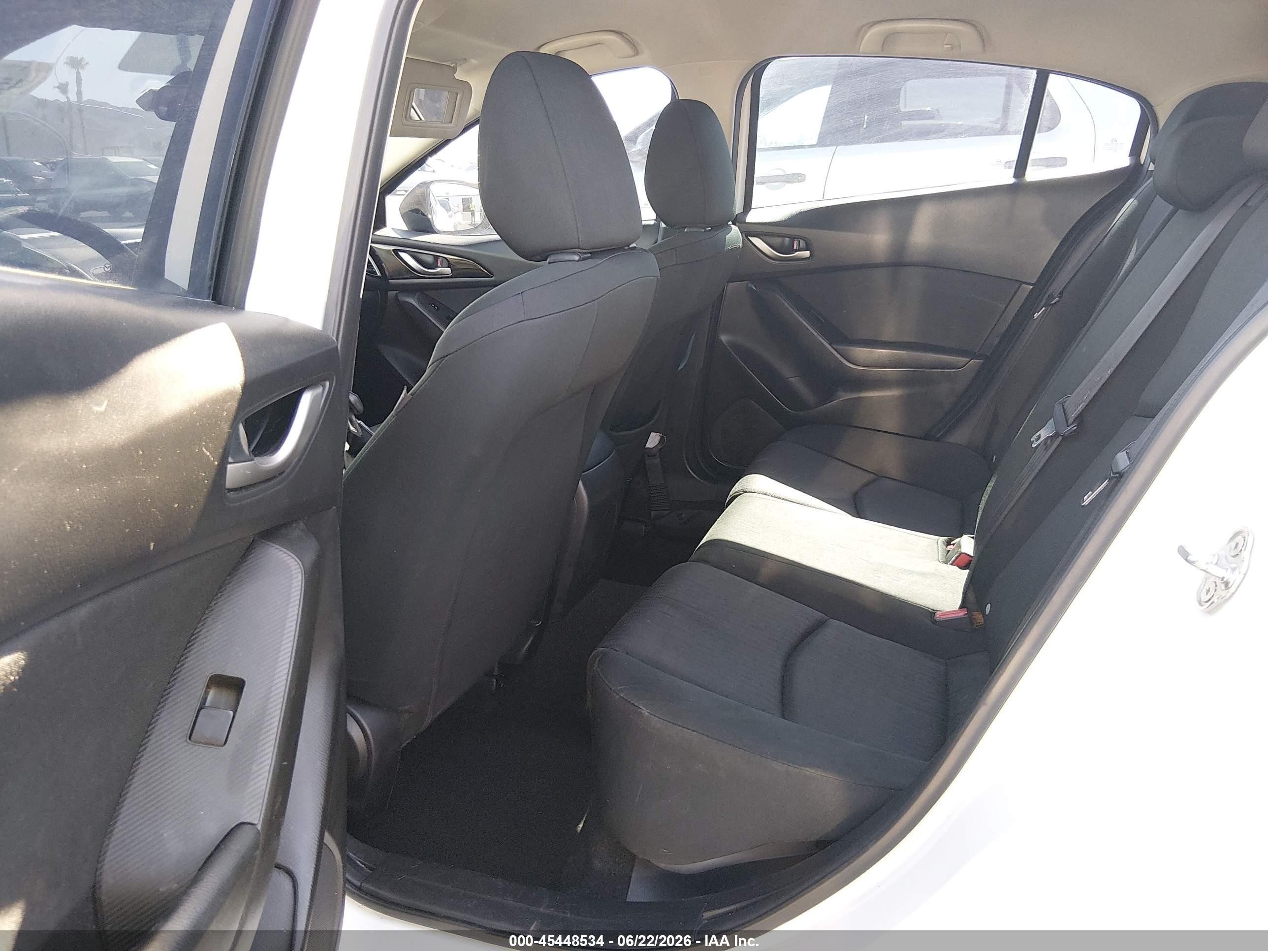 2014 Mazda Mazda3 I Sport Белый vin: JM1BM1K70E1186444