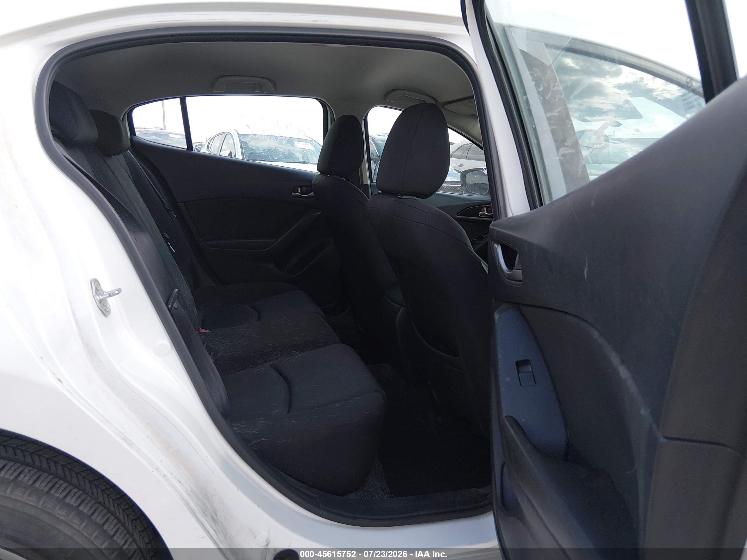 2014 Mazda Mazda3 I Sport White vin: JM1BM1K71E1203168