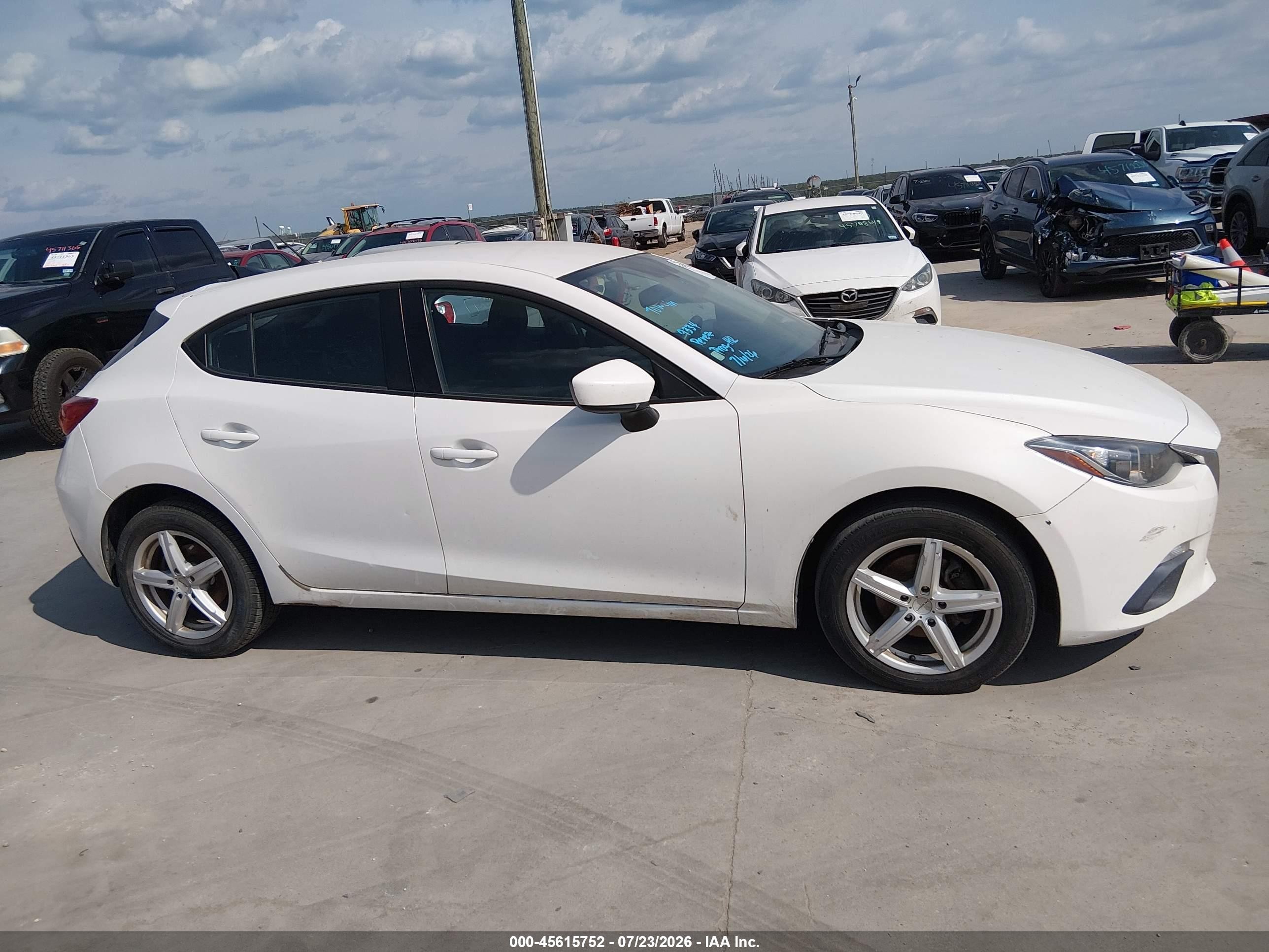2014 Mazda Mazda3 I Sport White vin: JM1BM1K71E1203168