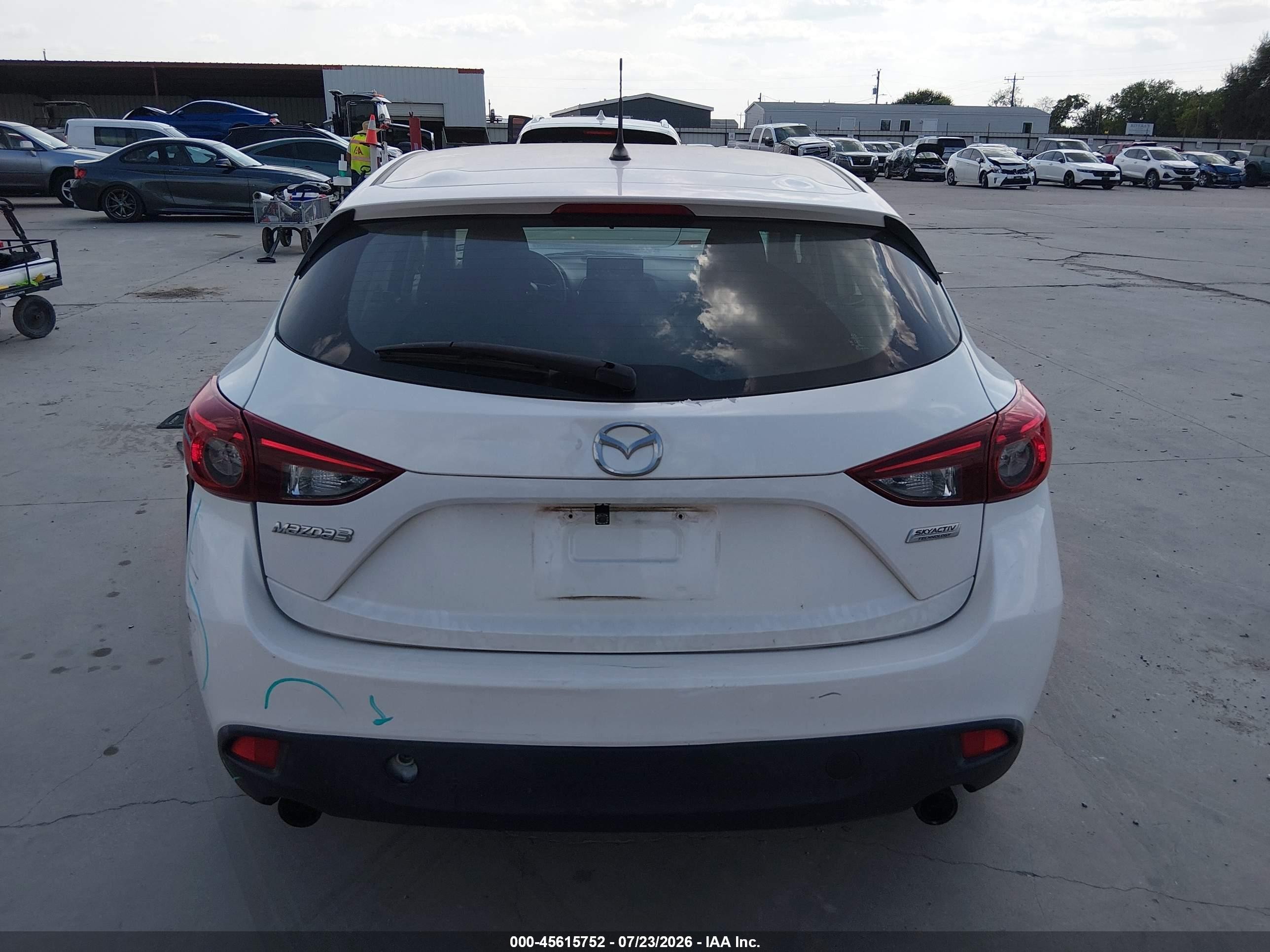 2014 Mazda Mazda3 I Sport White vin: JM1BM1K71E1203168