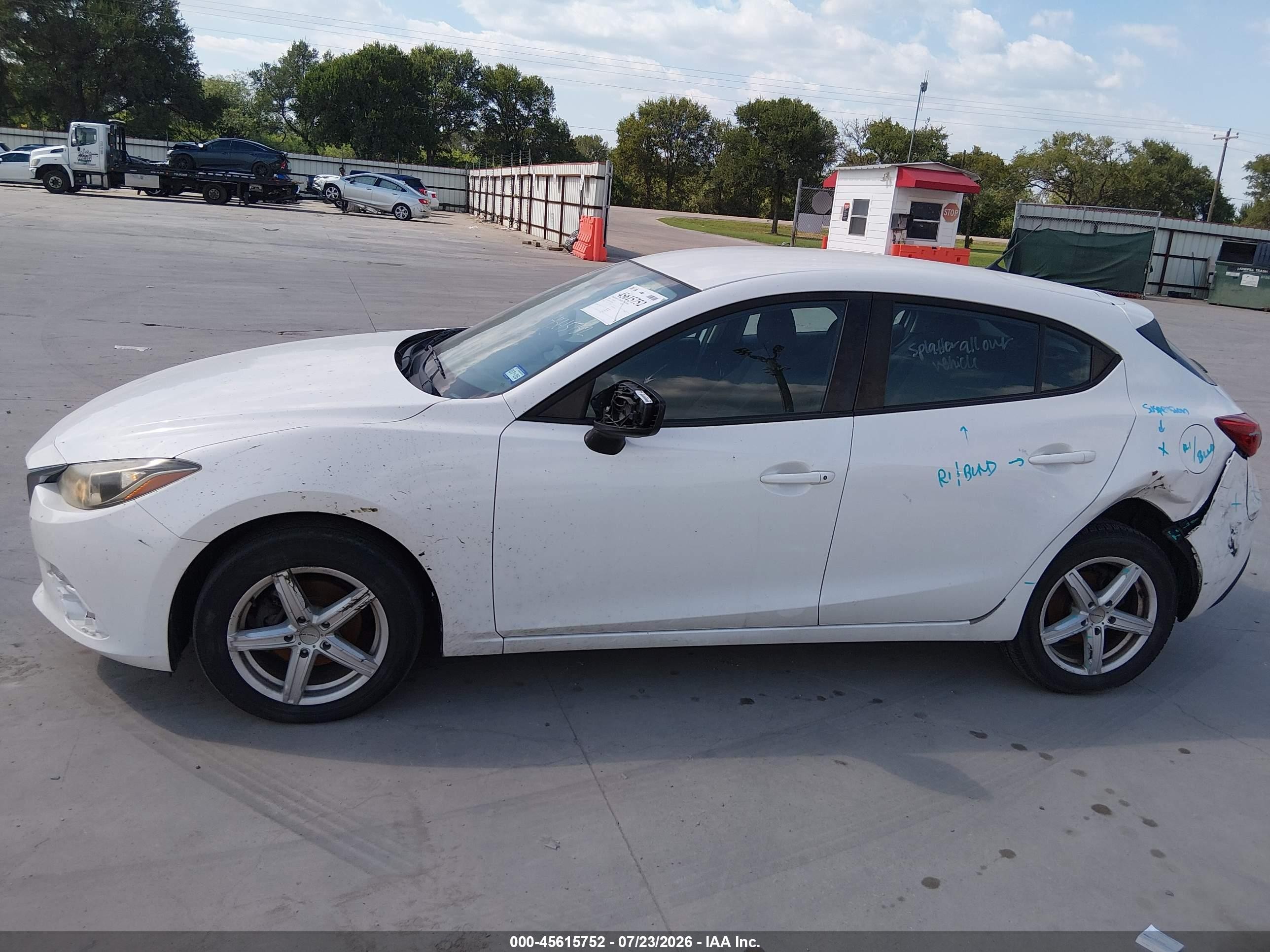 2014 Mazda Mazda3 I Sport White vin: JM1BM1K71E1203168