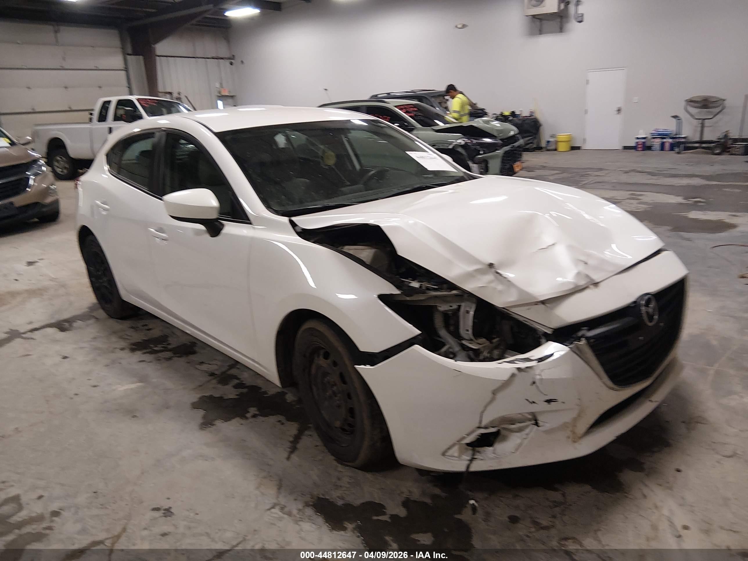 2014 Mazda Mazda3 I Sport White vin: JM1BM1K75E1202699