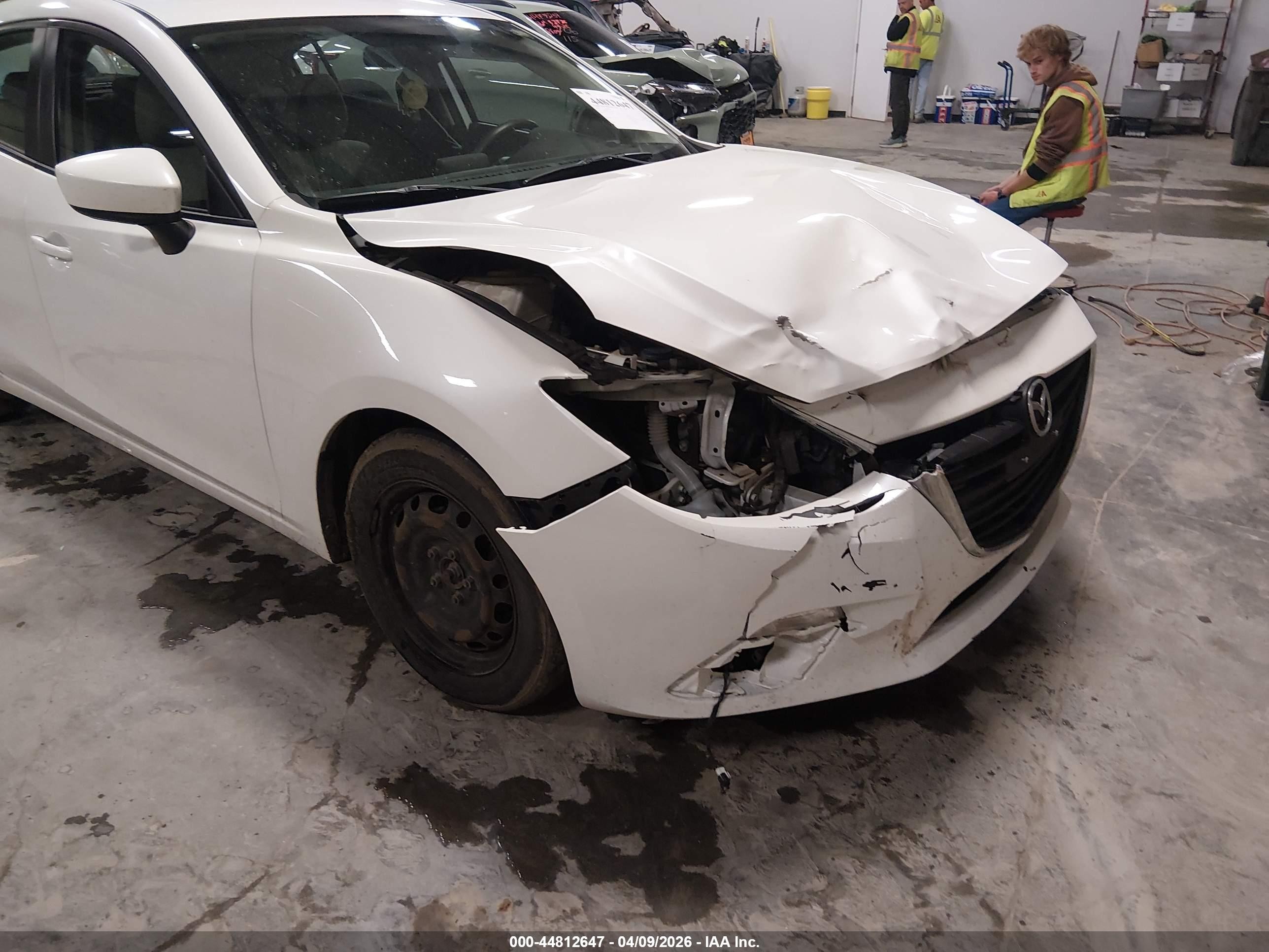 2014 Mazda Mazda3 I Sport White vin: JM1BM1K75E1202699
