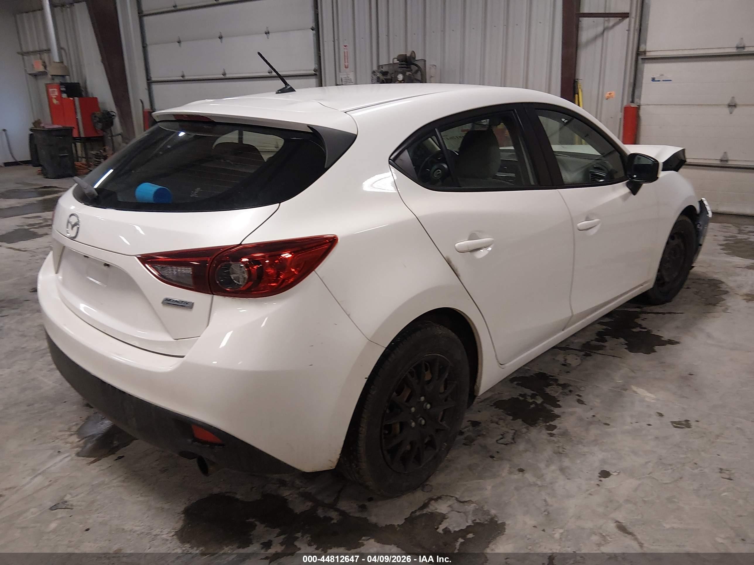 2014 Mazda Mazda3 I Sport White vin: JM1BM1K75E1202699
