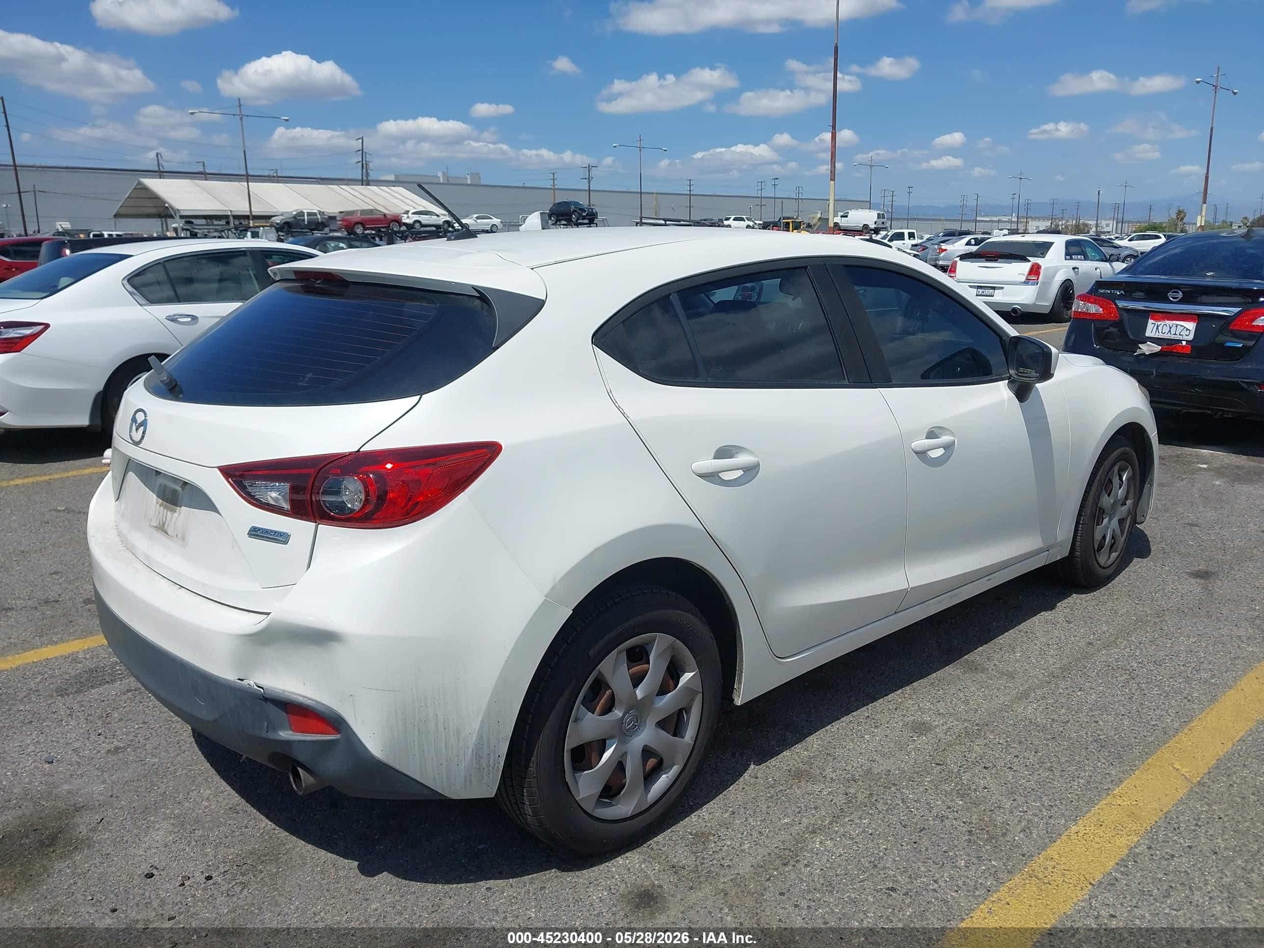 2015 Mazda Mazda3 I Sport Белый vin: JM1BM1K75F1252505